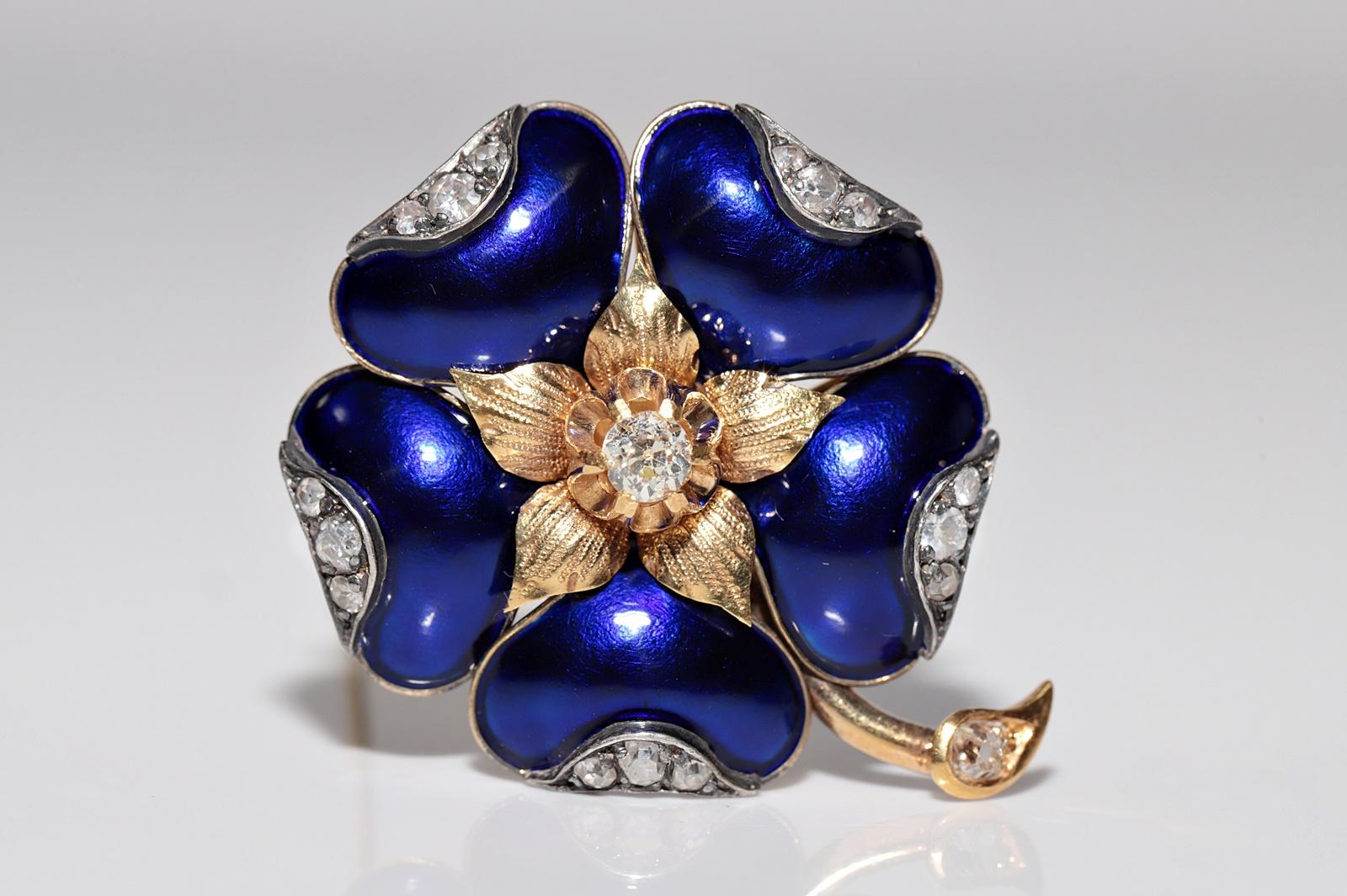 Antique Circa 1900s 18k Gold Top Silver Natural Diamond Enamel Clover Brooch In Good Condition For Sale In Fatih/İstanbul, 34