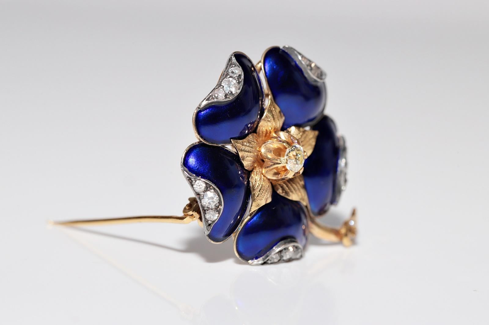 Women's Antique Circa 1900s 18k Gold Top Silver Natural Diamond Enamel Clover Brooch For Sale
