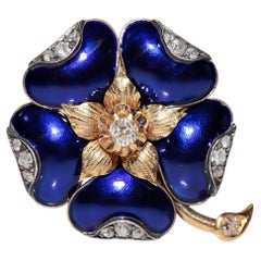 Antica spilla a forma di trifoglio con smalto e diamanti naturali in oro 18 carati del 1900
