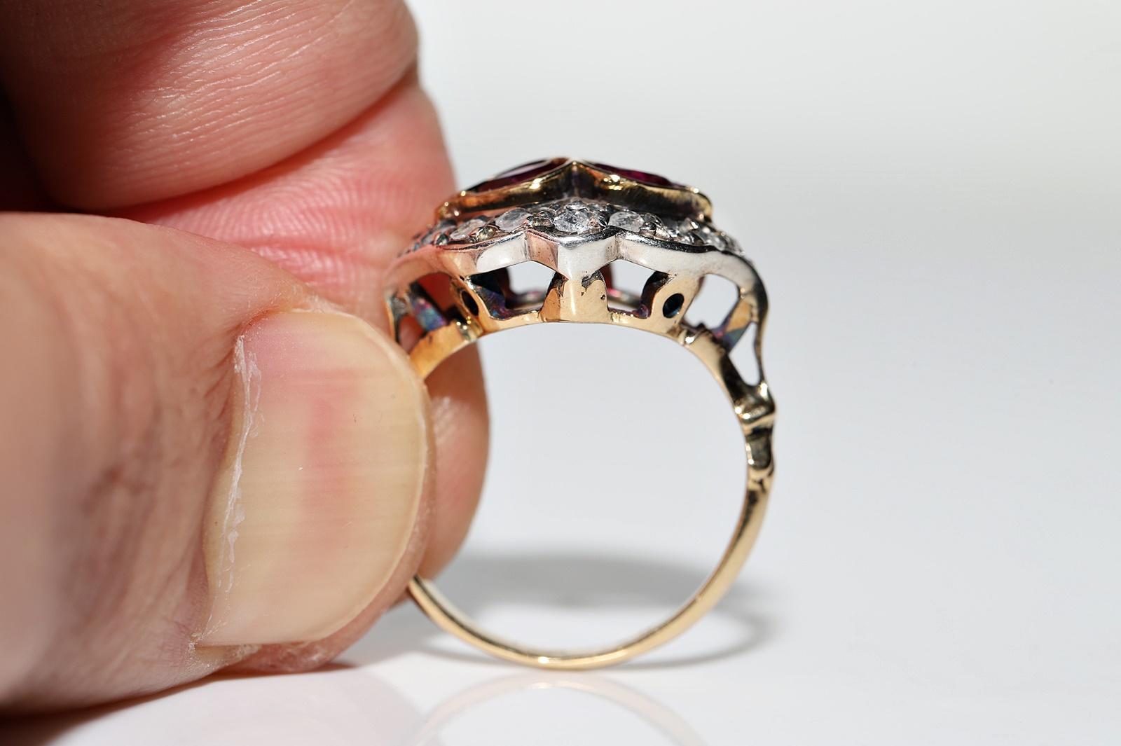 Antike CIRCA 1900s 18k Gold Top Silver Natural Rose Cut Diamant und Rubin Ring  im Angebot 2