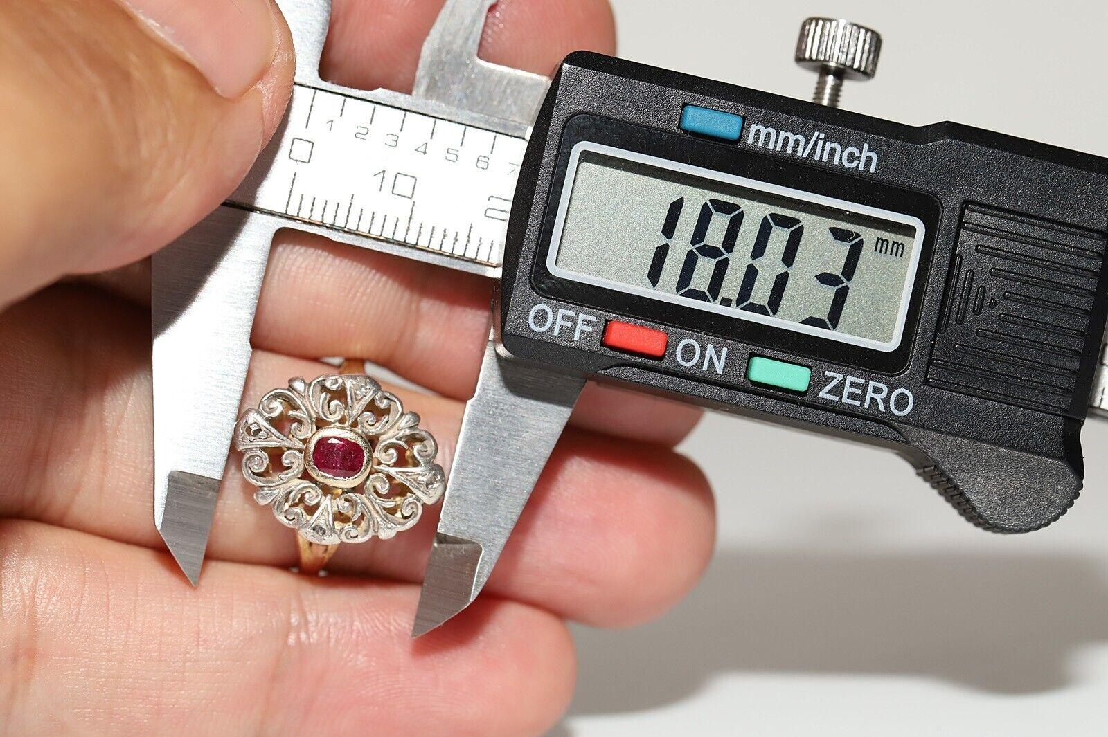Antique Circa 1900s 18k Gold Top Silver Natural Rose Cut Diamond And Ruby Ring en vente 3