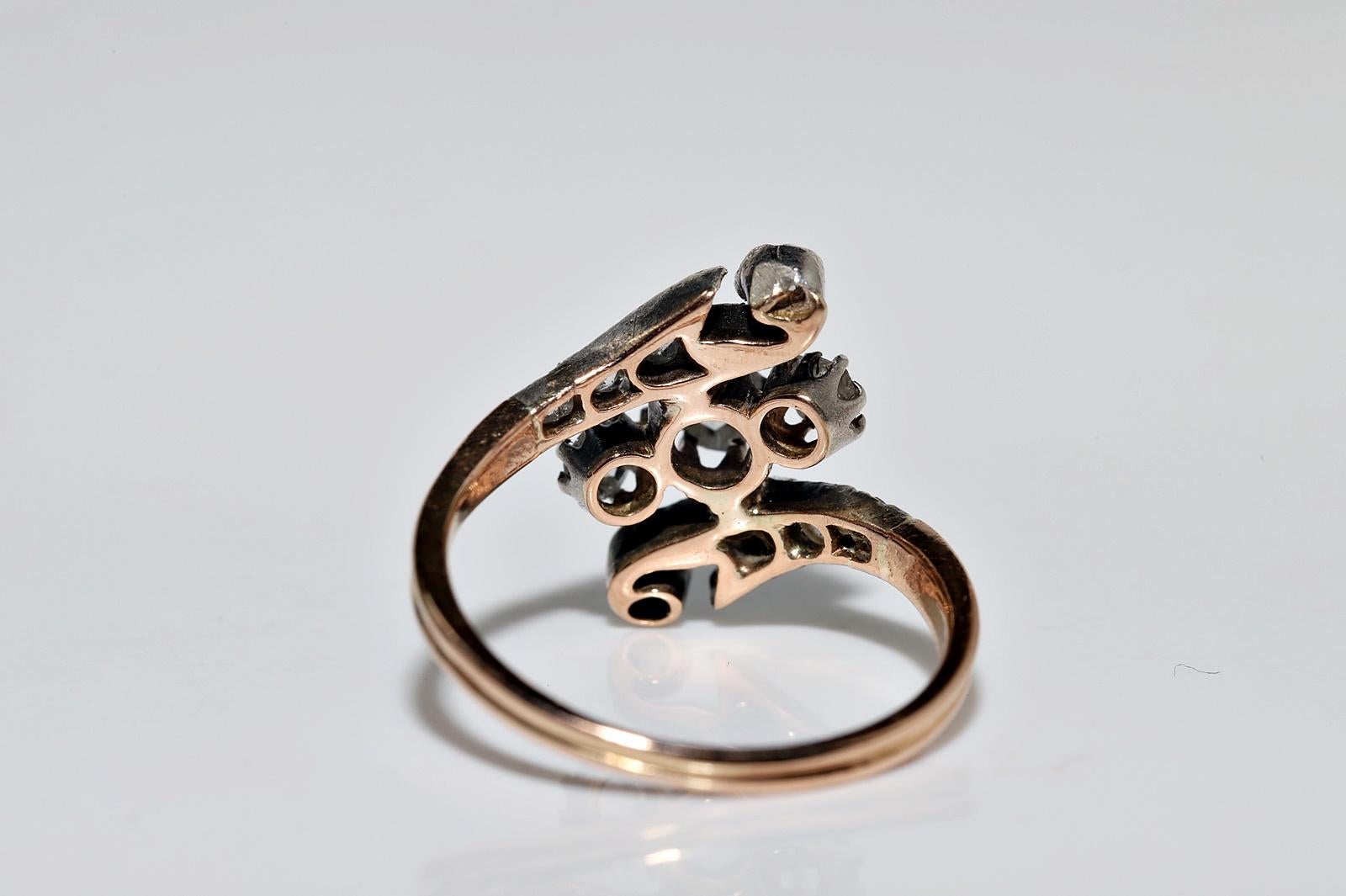 Antique Circa 1900s 18k Gold Top Silver Victorian Natural Rose Cut Diamond  Ring For Sale 9