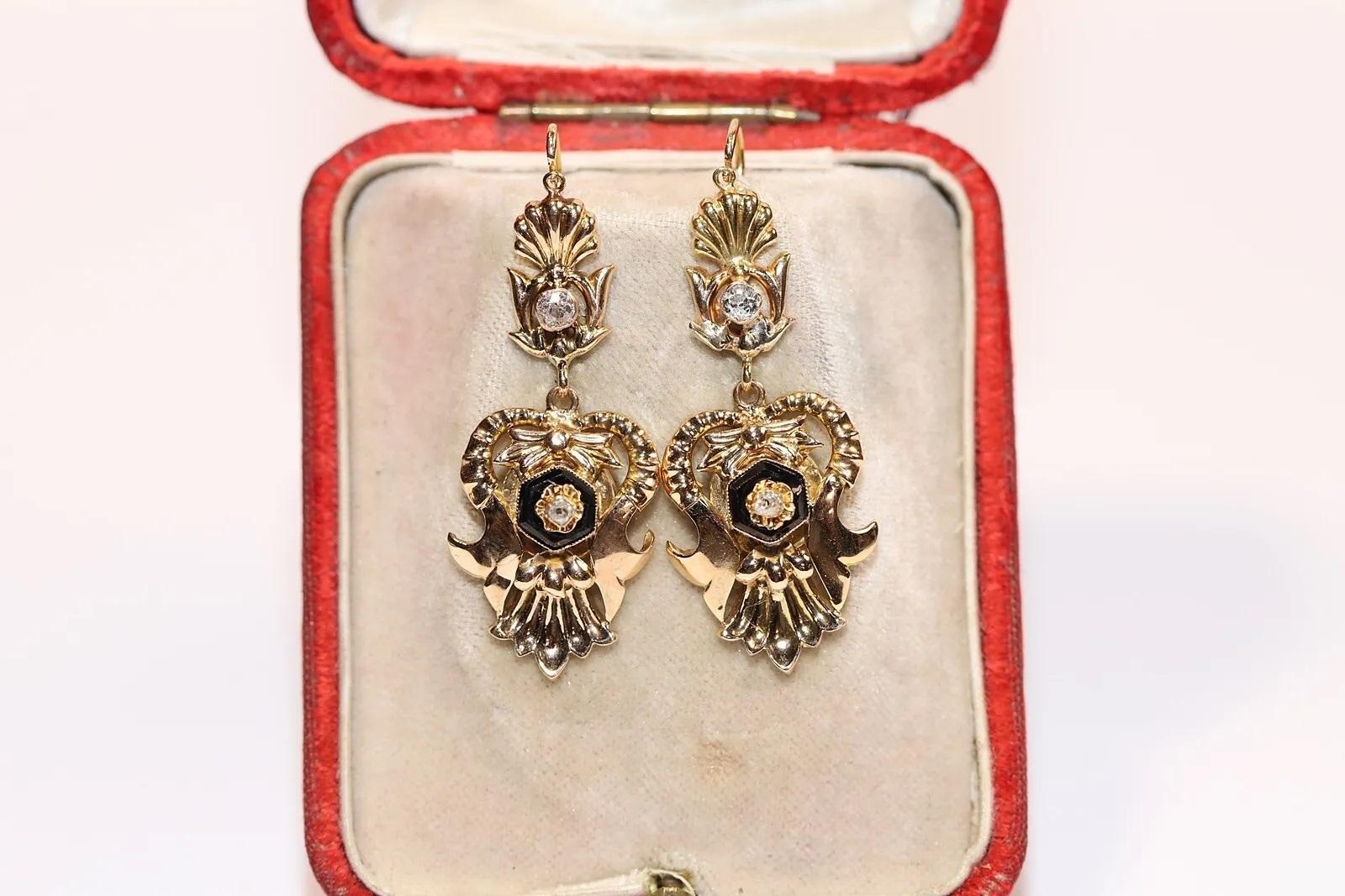 En très bon état.
Le poids total est de 5,8 grammes.
Le diamant est de 0,40 carat.
Le diamant est de couleur G-H-I et de pureté vs-s1.
La boîte n'est pas incluse.
N'hésitez pas à nous contacter pour toute question.