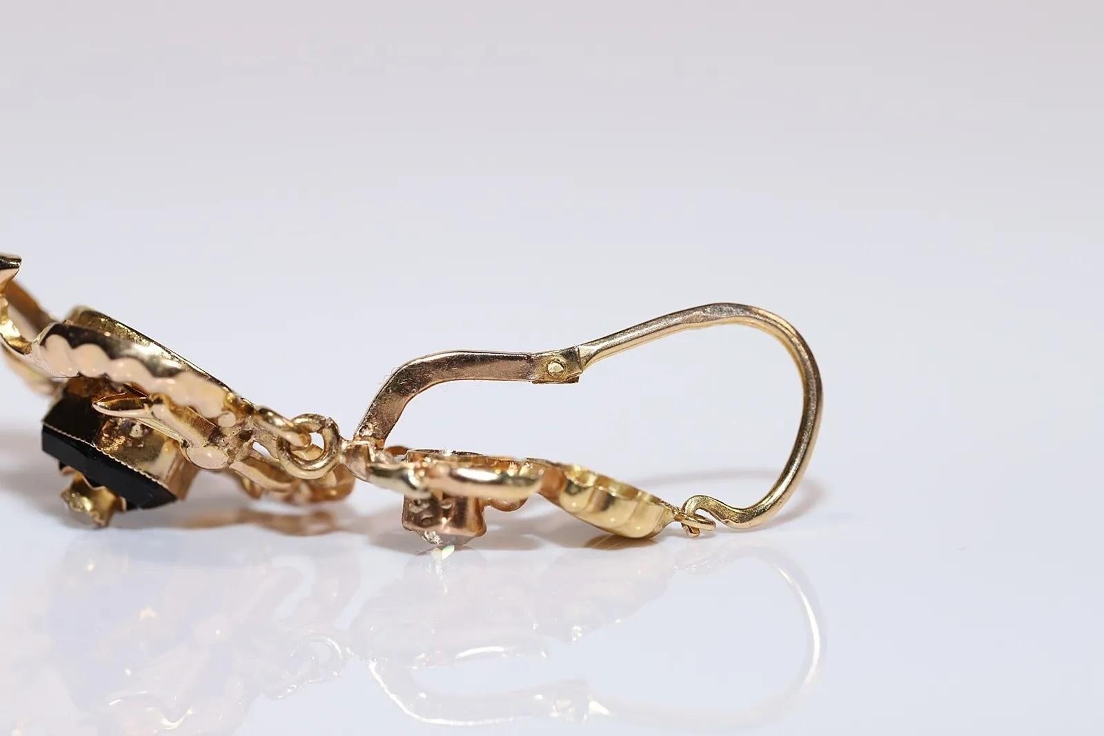 Antiquités Circa 1900s Boucle d'oreille en or 19k ornée de diamants naturels taille ancienne et d'onyx en vente 2