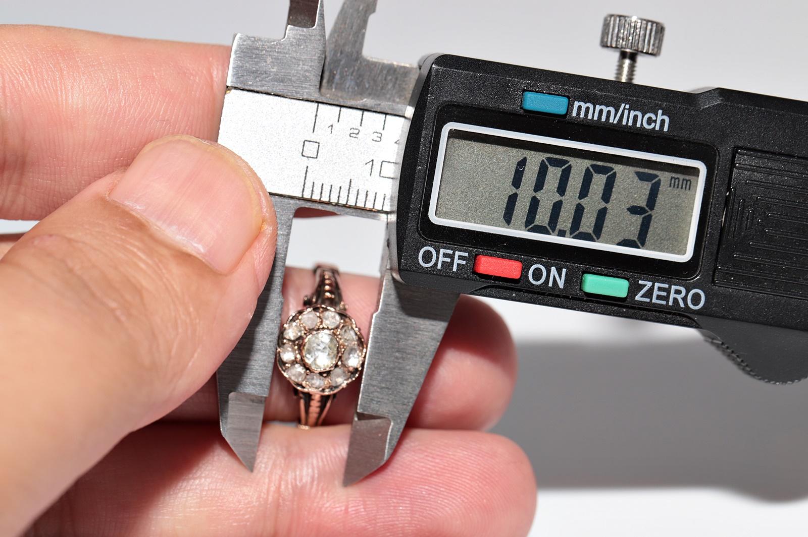 Bague ancienne des années 1900 en or 5 carats décorée de diamants naturels taille rose en vente 4