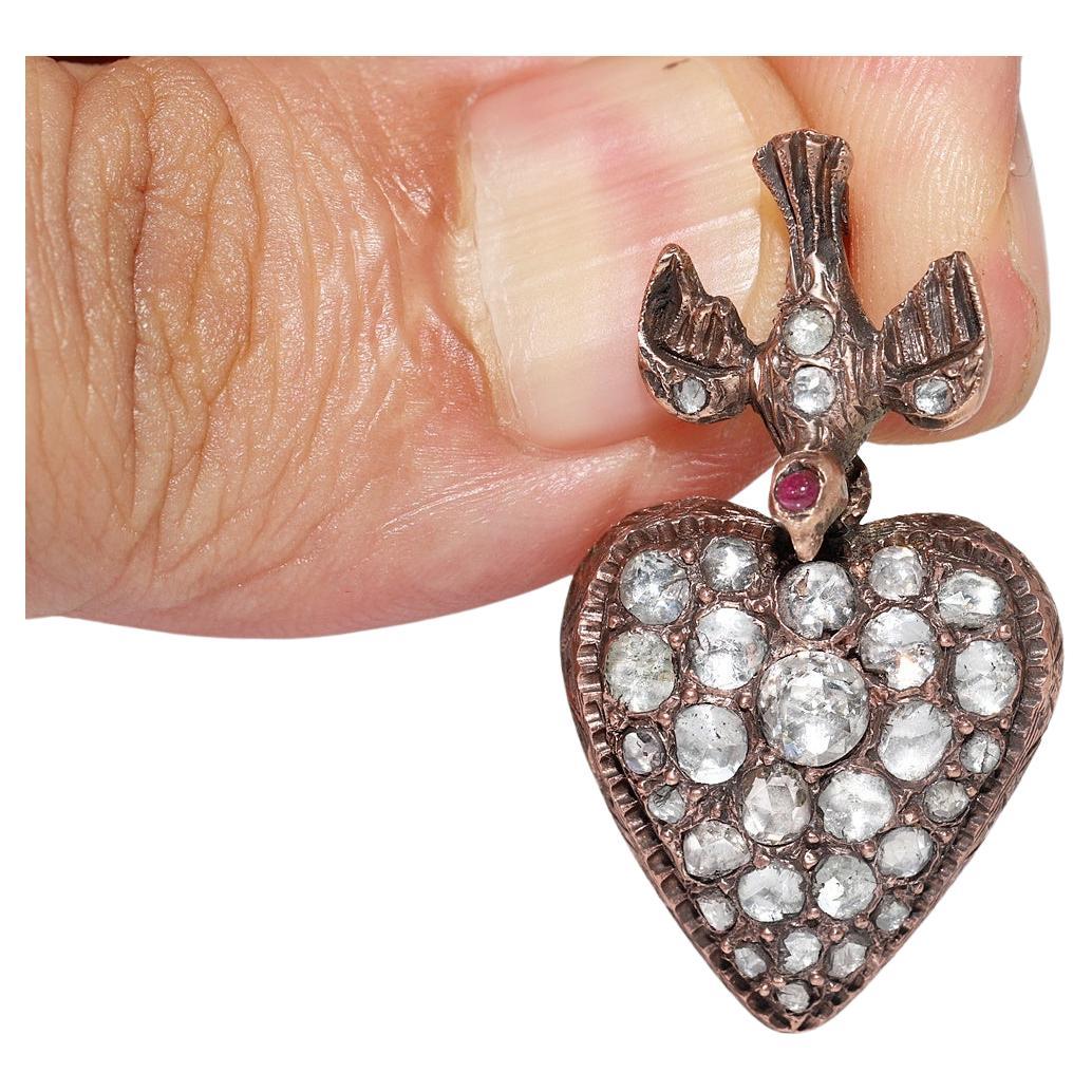 Antiguo Colgante de Corazón de Rubí y Diamante Natural Tallado Rosa en Oro de 8k Circa 1900 en venta
