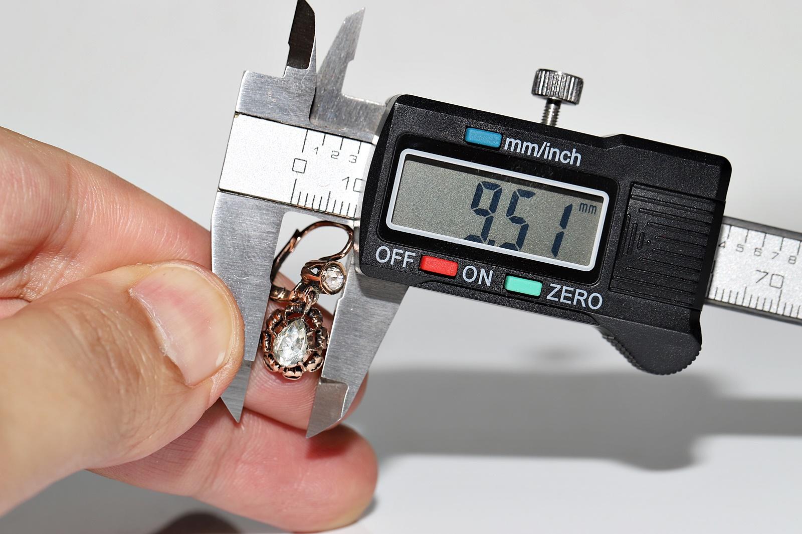 Antike CIRCA 1900s 8k Gold natürlichen Rosenschliff Diamant dekoriert Tropfen Ohrring im Angebot 6