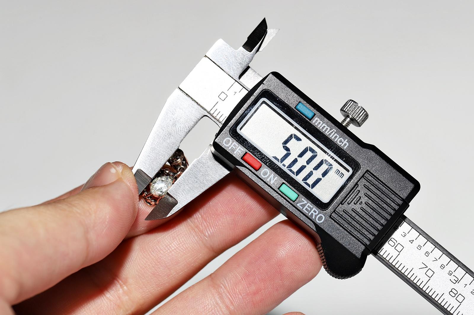 Antike CIRCA 1900s 8k Gold natürlichen Rosenschliff Diamant dekoriert Tropfen Ohrring im Angebot 8