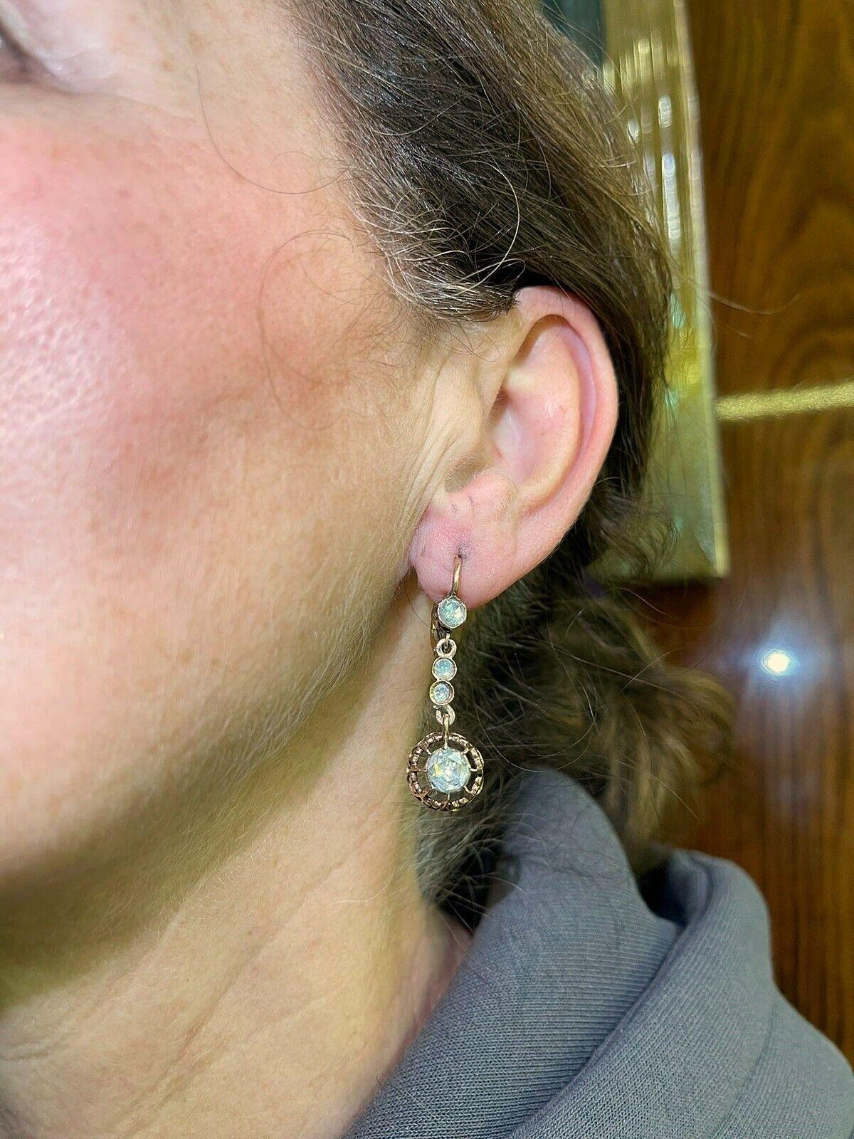 Antiguo Circa 1900s Oro 8k Diamante natural talla rosa decorado Pendiente de gota en venta 7