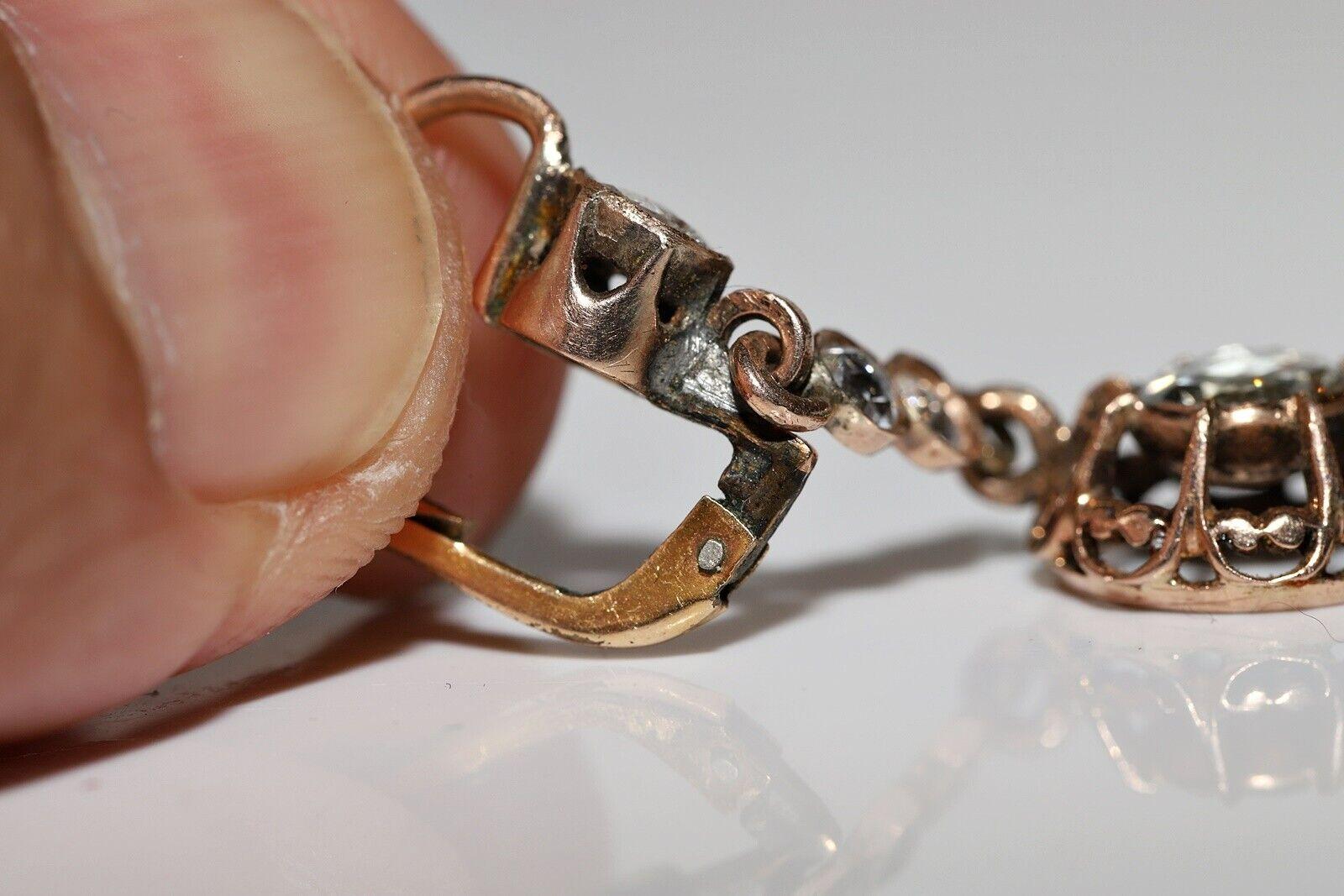 Boucle d'oreille pendante en or 8k Circa 1900, décorée de diamants naturels taillés en rose en vente 3