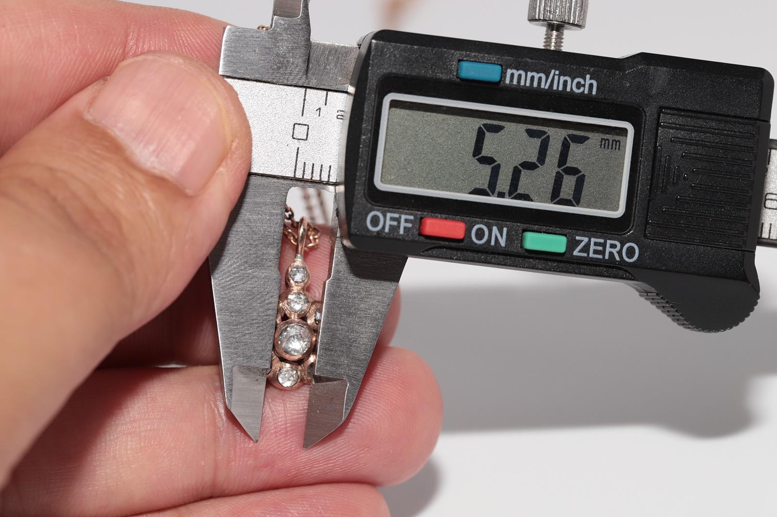 Collier pendentif ancien des années 1900 en or 8 carats décoré de diamants naturels taille rose en vente 7