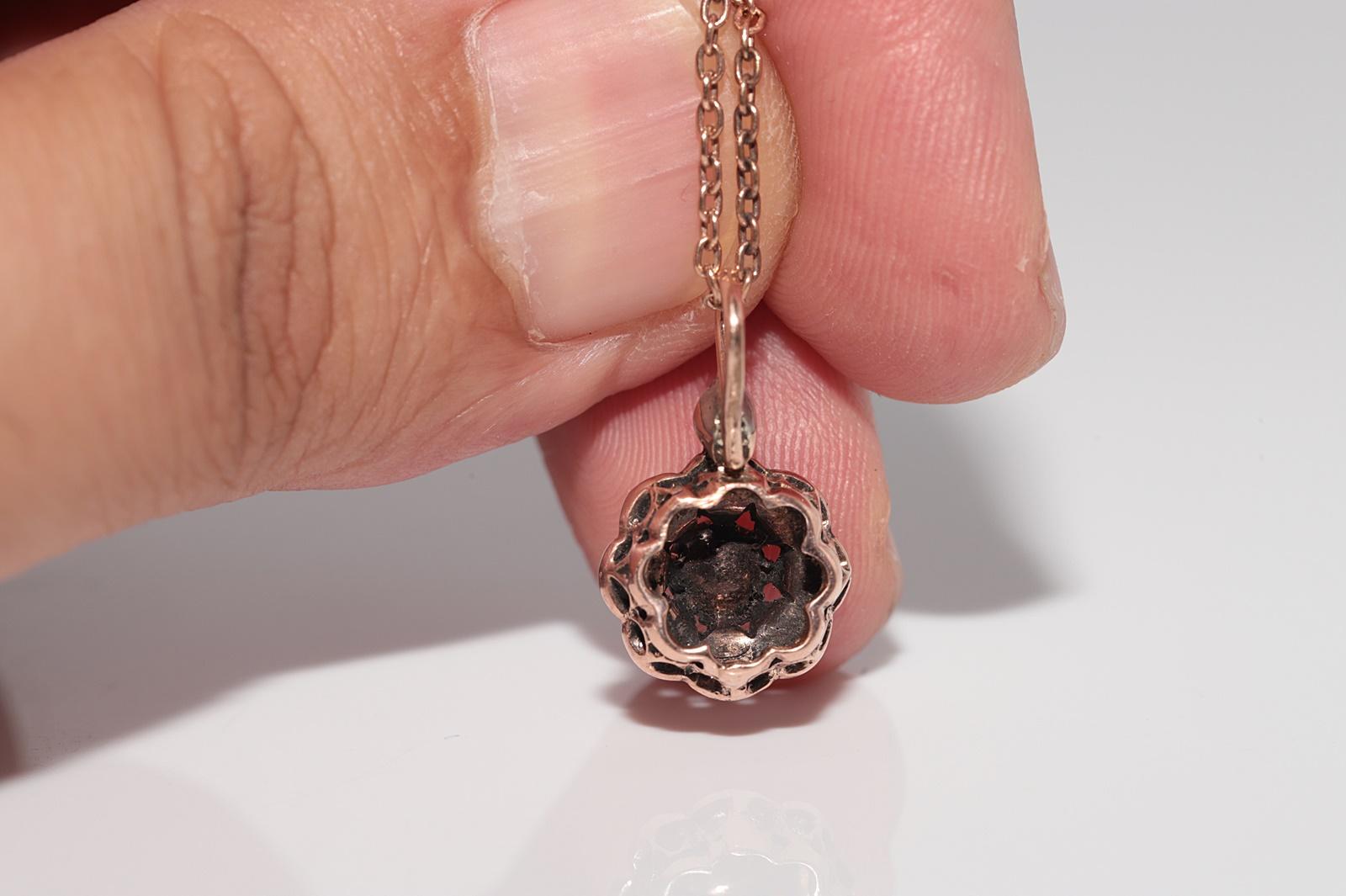 Collier pendentif ancien des années 1900 en or 8 carats décoré de diamants naturels taille rose en vente 3