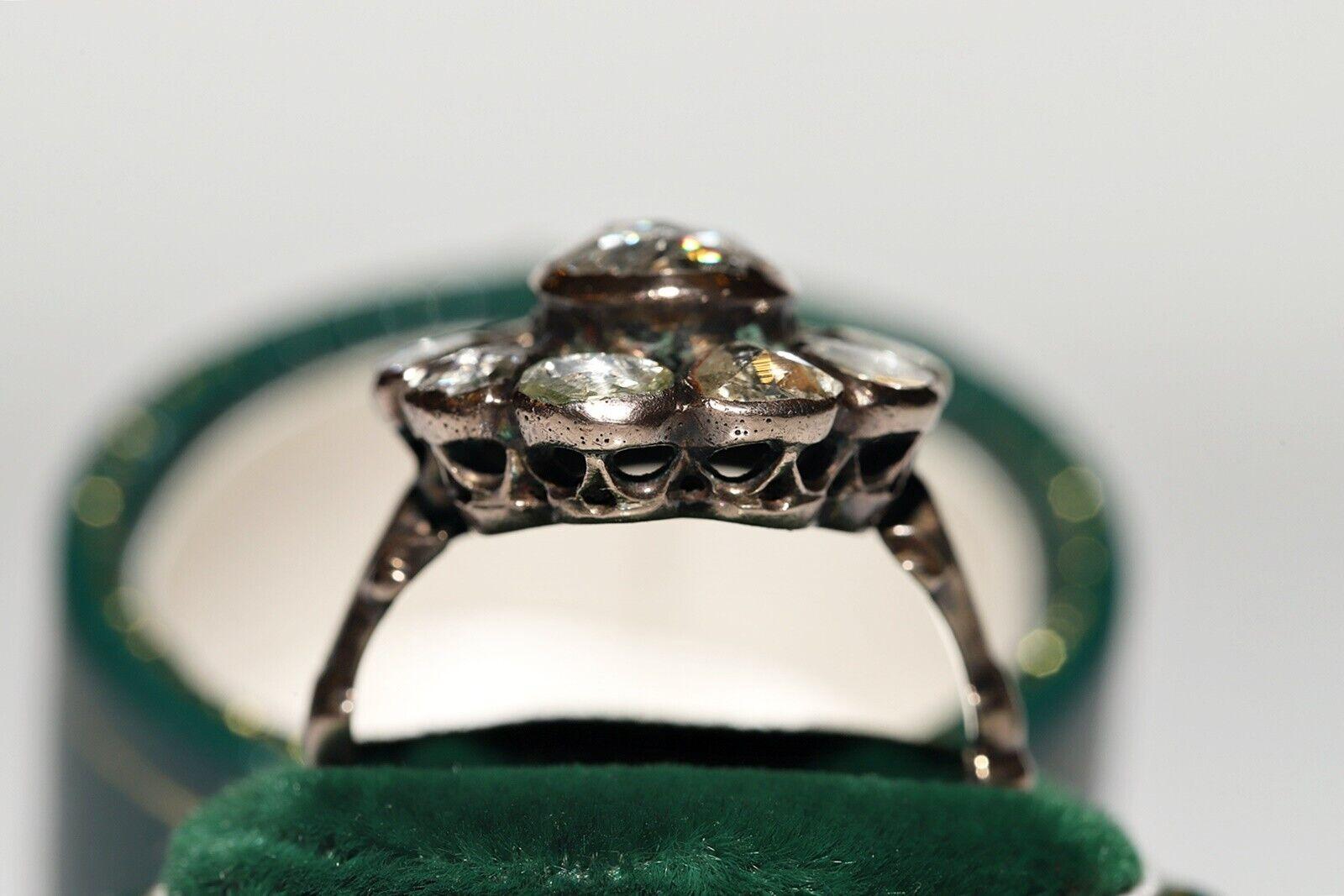 En très bon état.
Le poids total est de 5,1 grammes.
Le diamant totalise environ 2,20 carats.
Le diamant est de couleur G-H-I et de taille s1-s2-s3.
La taille de la bague est de 7 US 
Nous pouvons fabriquer n'importe quelle taille.
La boîte n'est