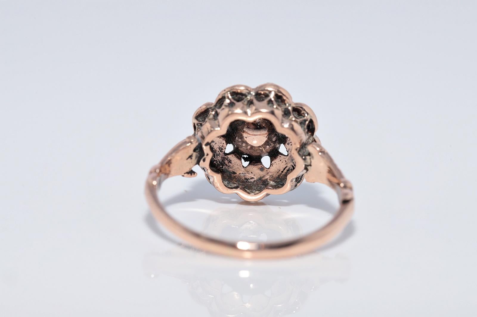 Bague ancienne en or 8k Circa 1900, diamant naturel taillé en rose, décorée d'un motif en forme de rose en vente 5