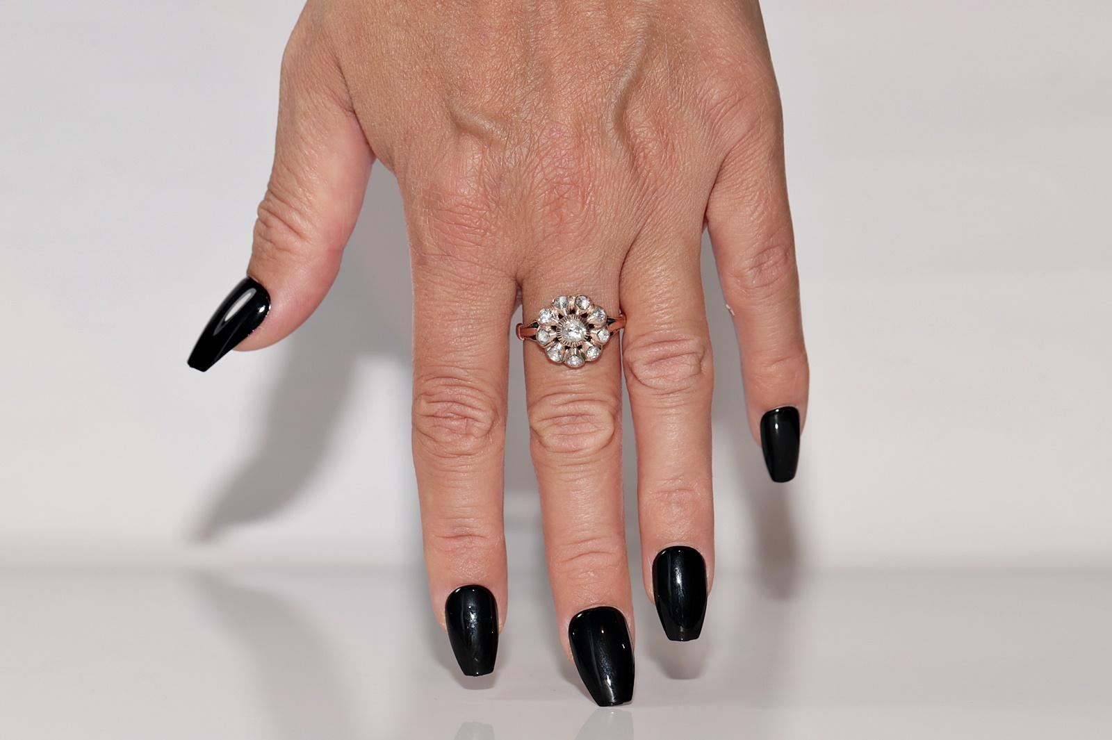 En très bon état.
Le poids total est de 3.6 grammes.
Totalement est un diamant de 0,80 ct.
Le diamant est de couleur H-I-J-K et de pureté s1-s2-s3-Pique1.
La taille de la bague est de 7,5
Nous pouvons réaliser toutes les tailles.
La boîte n'est pas