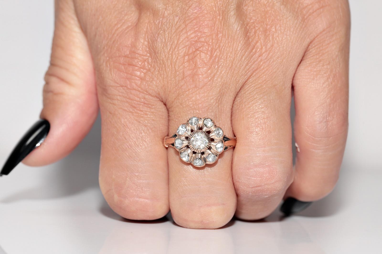 Victorien Bague ancienne en or 8k Circa 1900, diamant naturel taillé en rose, décorée d'un motif en forme de rose en vente