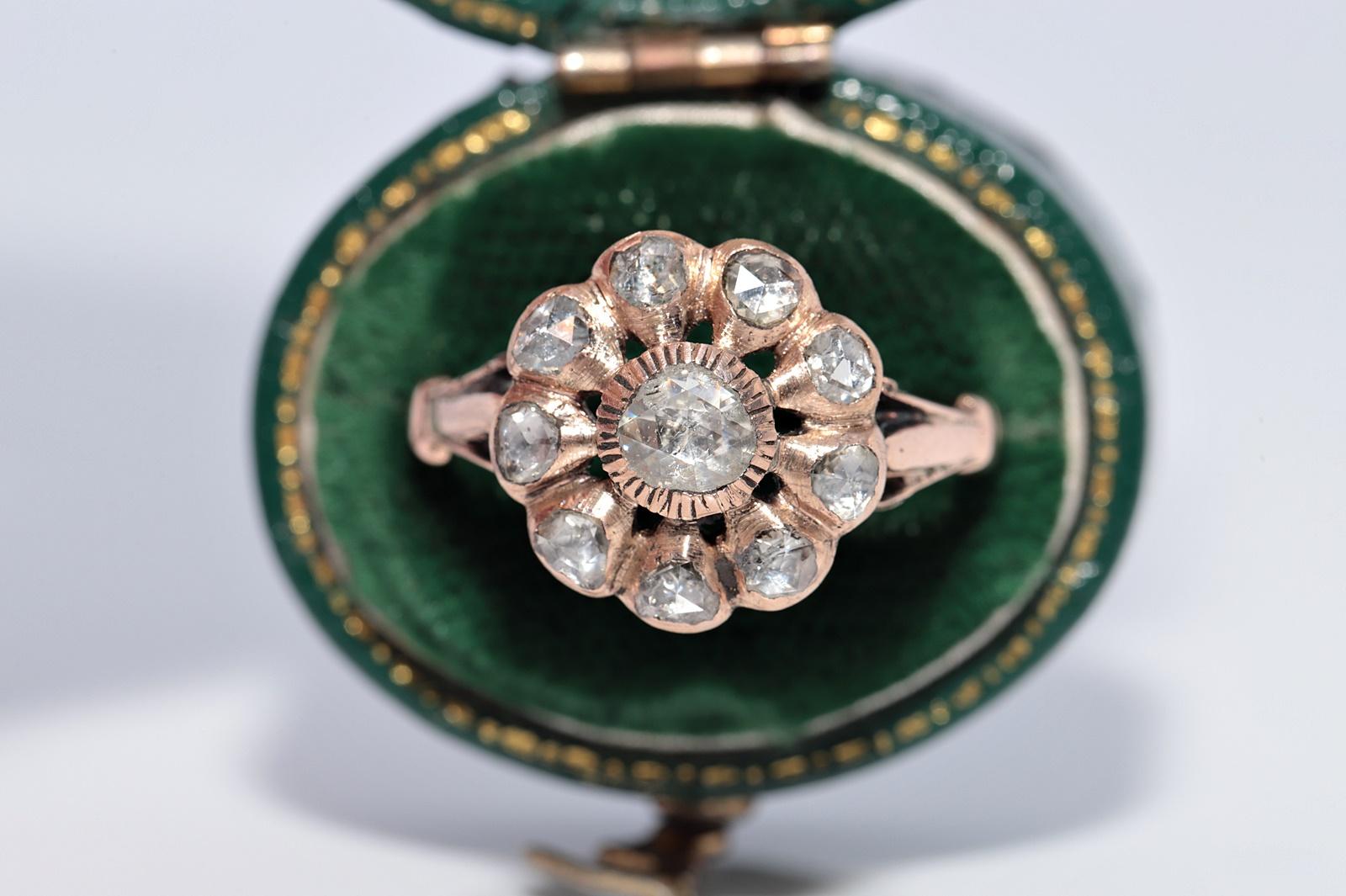 Bague ancienne en or 8k Circa 1900, diamant naturel taillé en rose, décorée d'un motif en forme de rose Pour femmes en vente