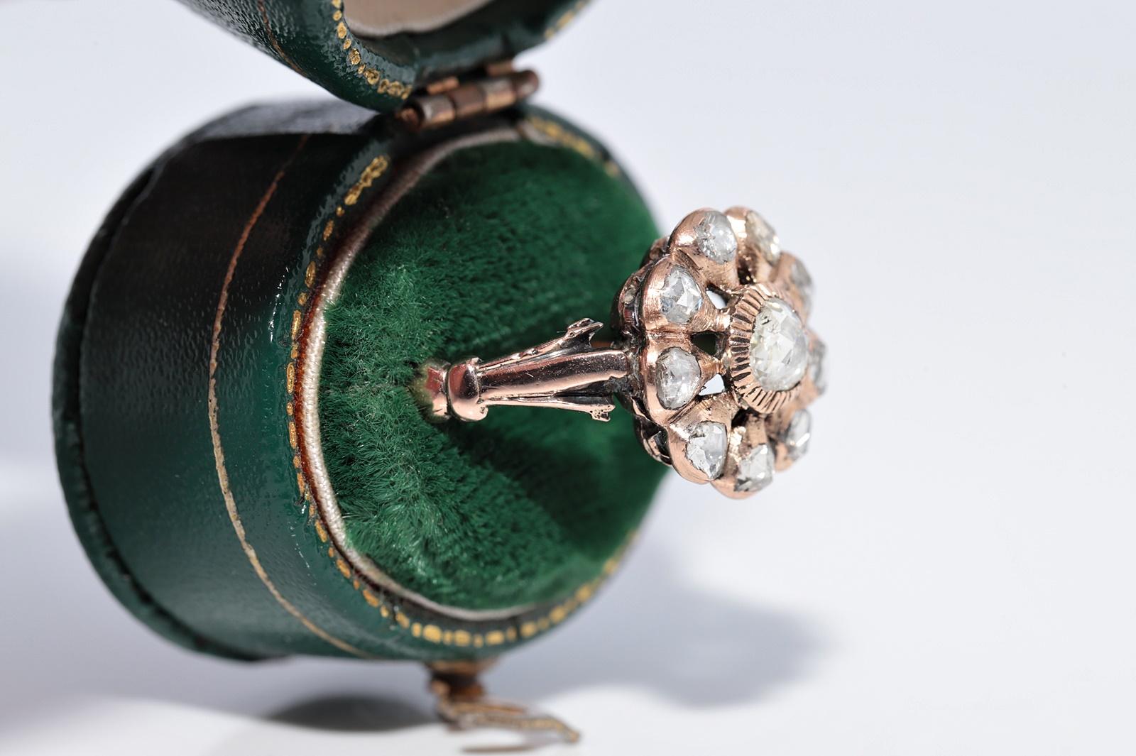 Bague ancienne en or 8k Circa 1900, diamant naturel taillé en rose, décorée d'un motif en forme de rose en vente 1