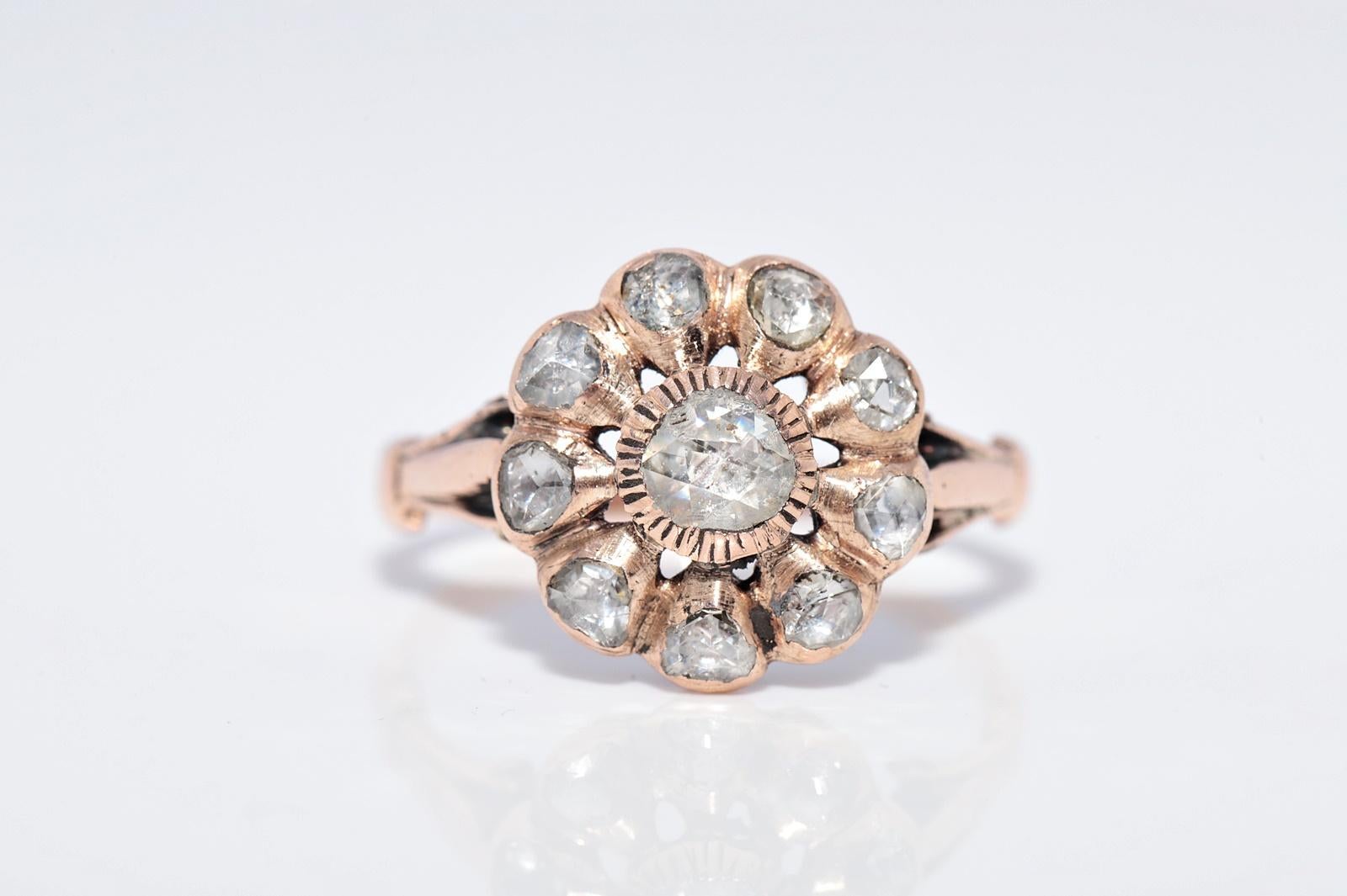 Bague ancienne en or 8k Circa 1900, diamant naturel taillé en rose, décorée d'un motif en forme de rose en vente 2