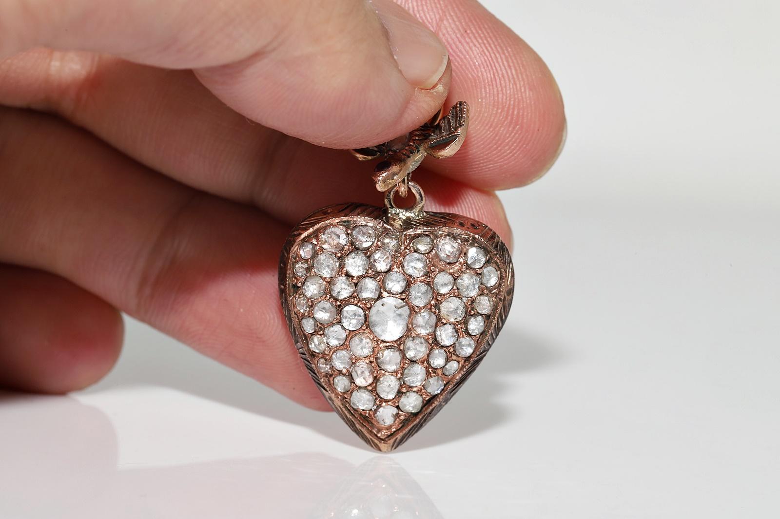 En très bon état.
Le poids total est de 9.5 grammes.
Totalement est un diamant de 2,85 ct.
Le diamant est de couleur H-I-J-K et de pureté s1-s2-s3.
Testé à l'acide pour vérifier qu'il s'agit bien d'or véritable 8k.
N'hésitez pas à nous contacter