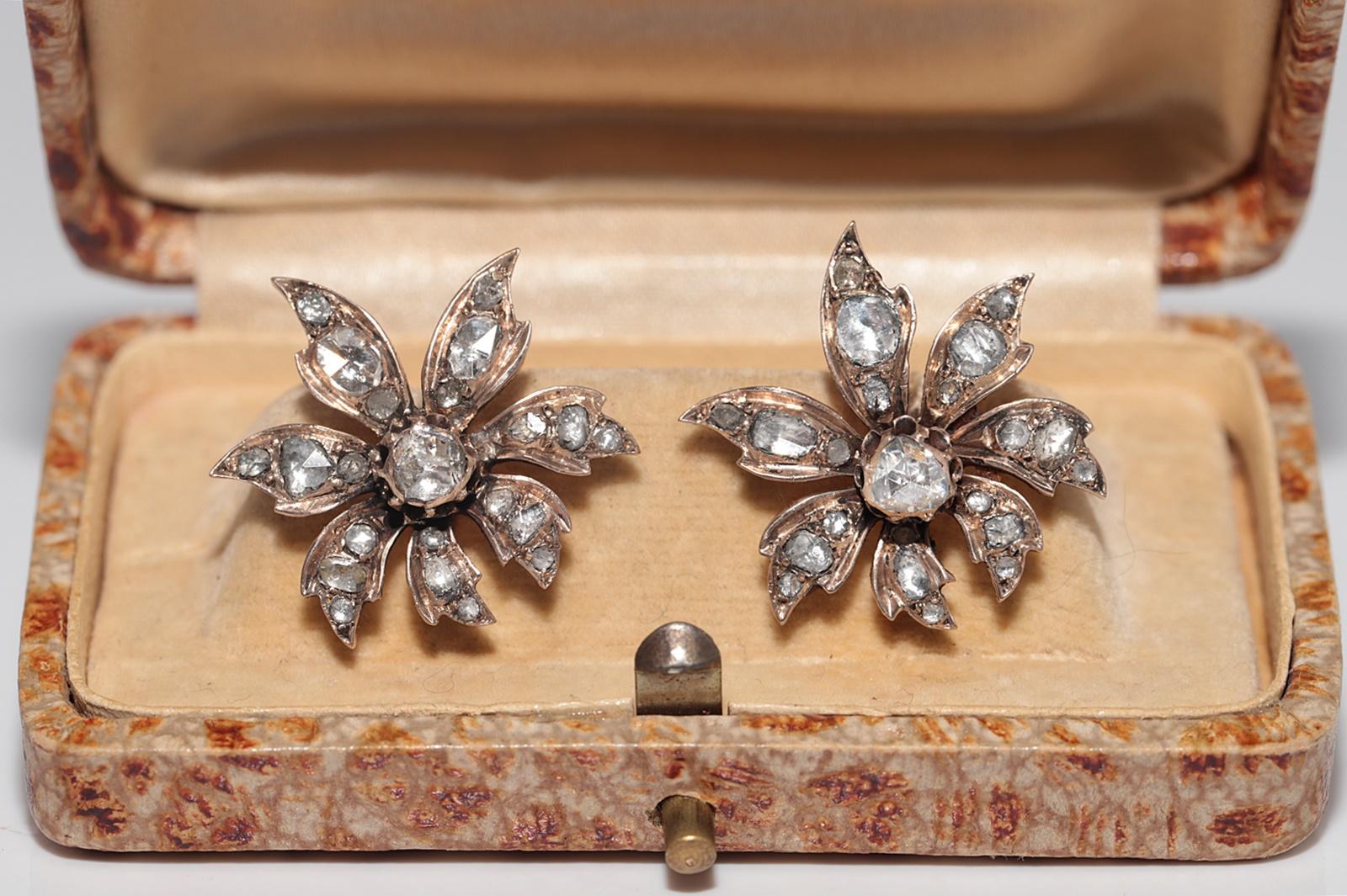 En muy buen estado.
El peso total es de 6,1 gramos.
Totalmente es diamante talla rosa 1.60 ct.
El diamante tiene un color marrón claro H-I-J-L-M y una pureza s1-s2-s2-Pique1-Pique2.
La caja no está incluida.
Ponte en contacto para cualquier pregunta.