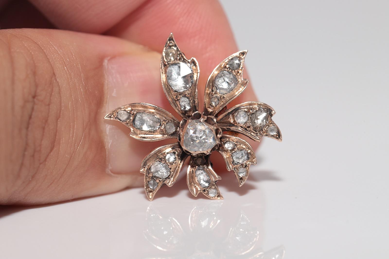Antiguo pendiente de oro de 8 quilates con diamante natural talla rosa y diseño de hoja de 1900 en venta 1
