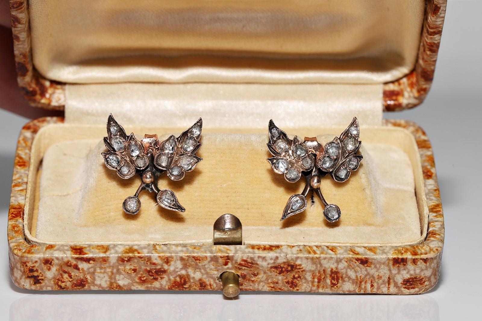 In very good condition.
Total weight is 3.7 grams.
Totally is diamond 0.80 ct.
The diamond is has H-I-J-K-L color and s1-s2-s3-Pique 1 clarity.
Acid tested to be 8k real gold.
Box is not included.
The back lock part of the earring has been