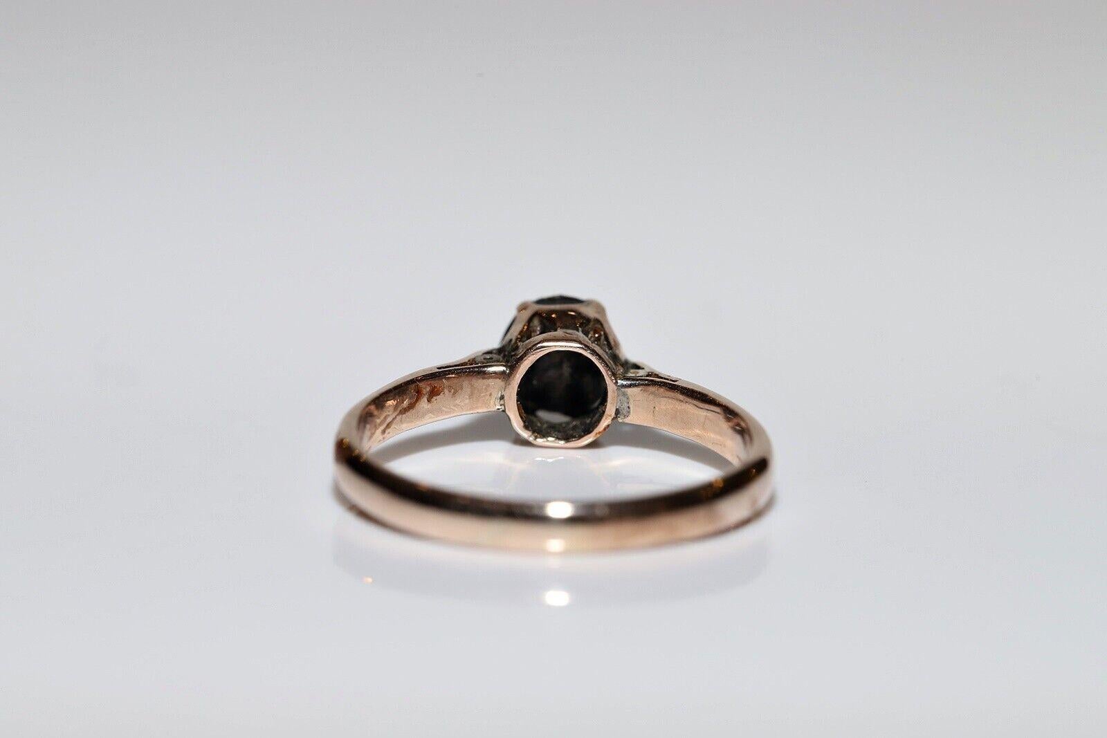 Antiguo anillo solitario de diamantes naturales talla rosa de oro de 8 quilates de la década de 1900 en venta 2
