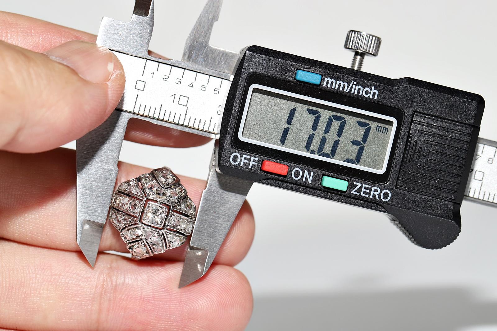 Bague ancienne datant des années 1900, or 8 carats, argent et diamants naturels décorés en vente 6