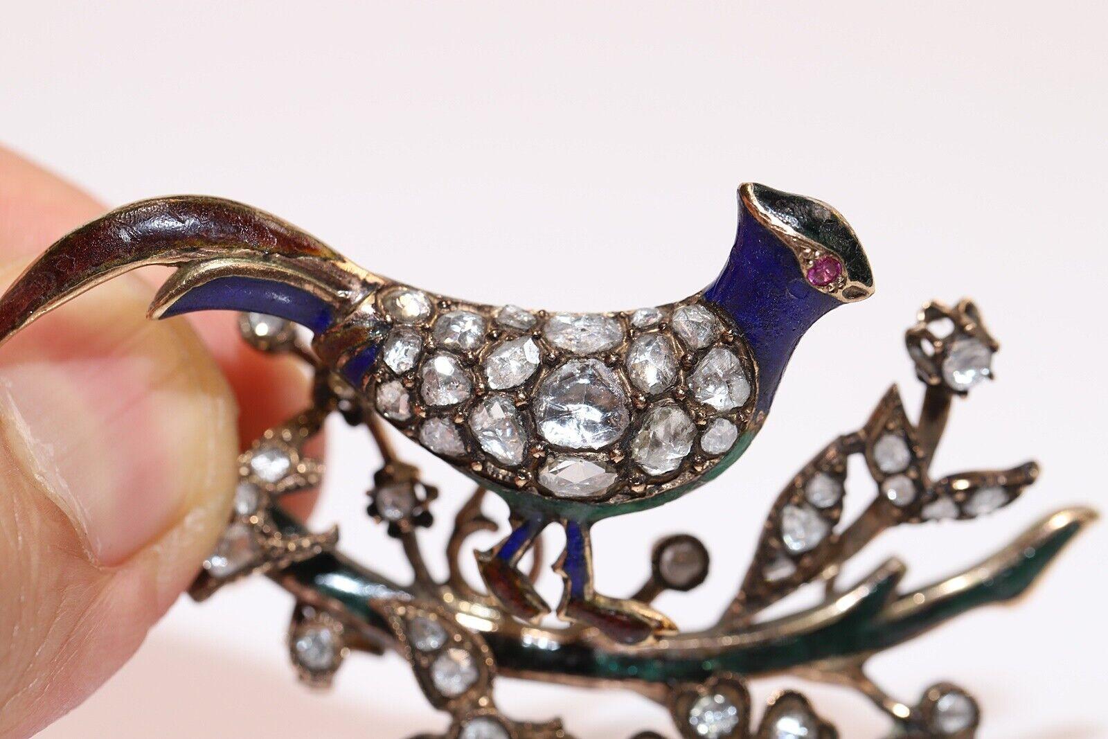 Broche ancienne des années 1900 en or 9 carats, diamants naturels taille rose et émail en vente 4