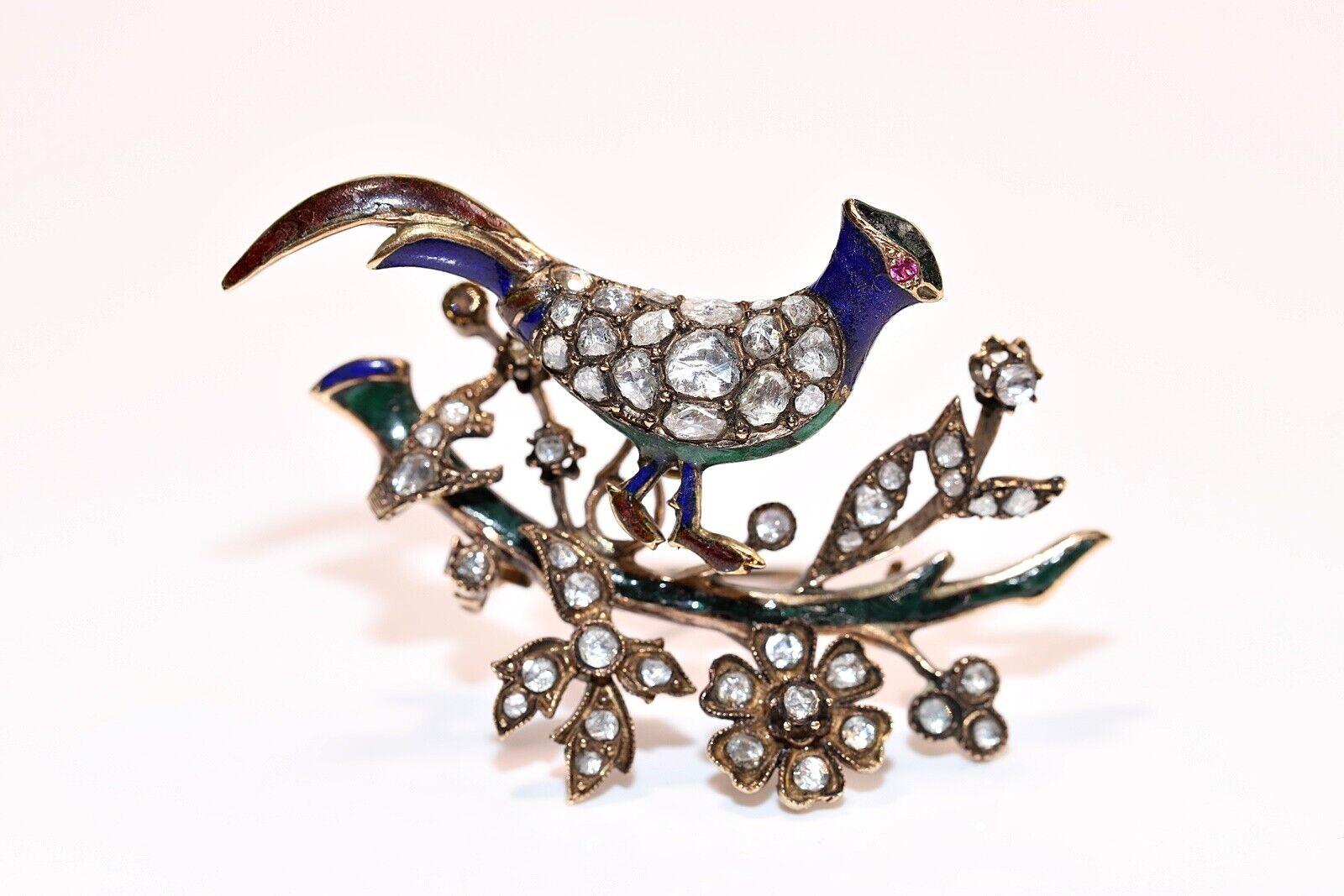Broche ancienne des années 1900 en or 9 carats, diamants naturels taille rose et émail en vente 5