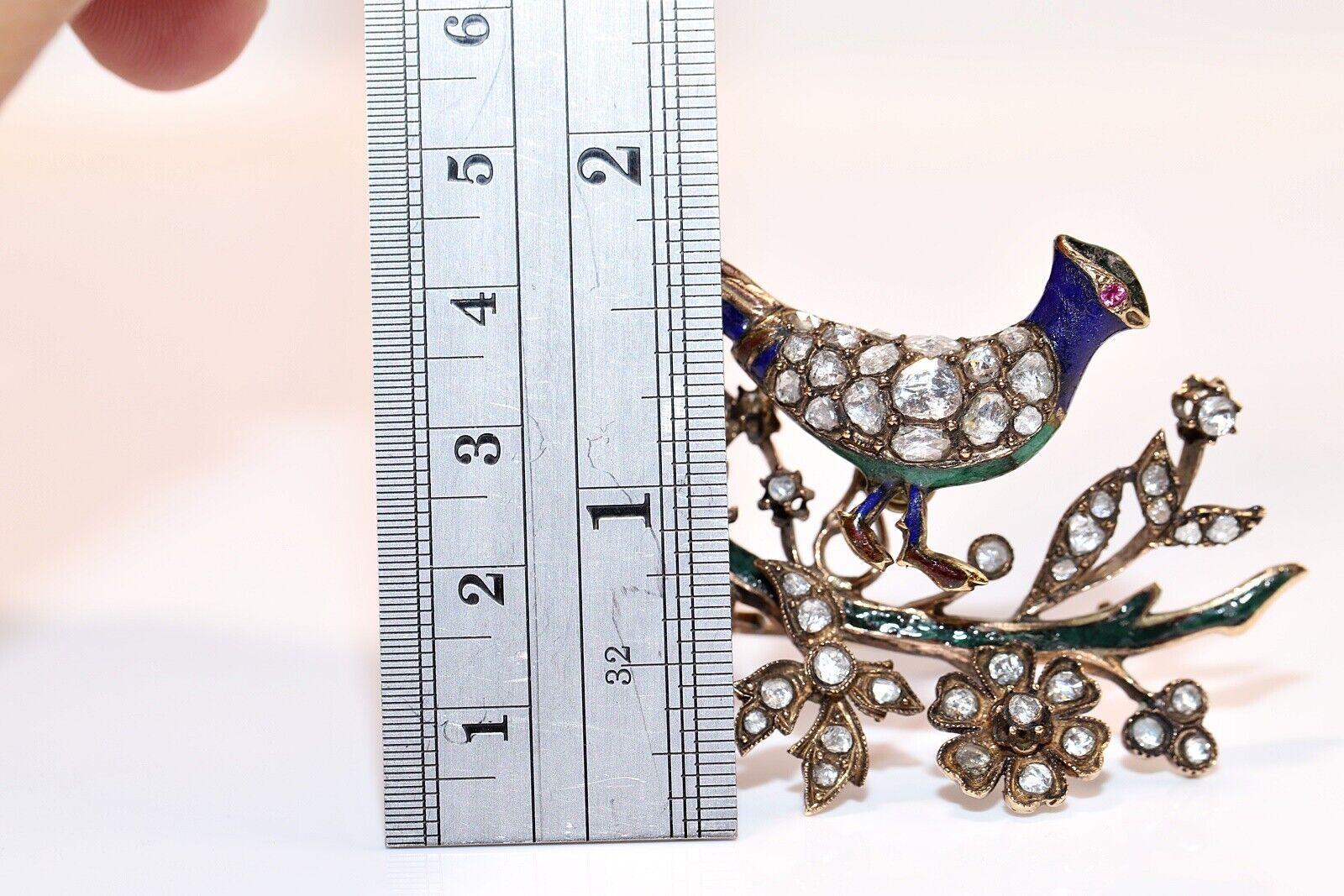 En très bon état.
Le poids total est de 20.9 grammes.
Totally est un diamant  2,85 carats.
Le diamant est de couleur G-H-I et de pureté vs-s1-s2-s3.
La dimension de la broche est de 6x4 cm.
Testé à l'acide pour vérifier qu'il s'agit bien d'or