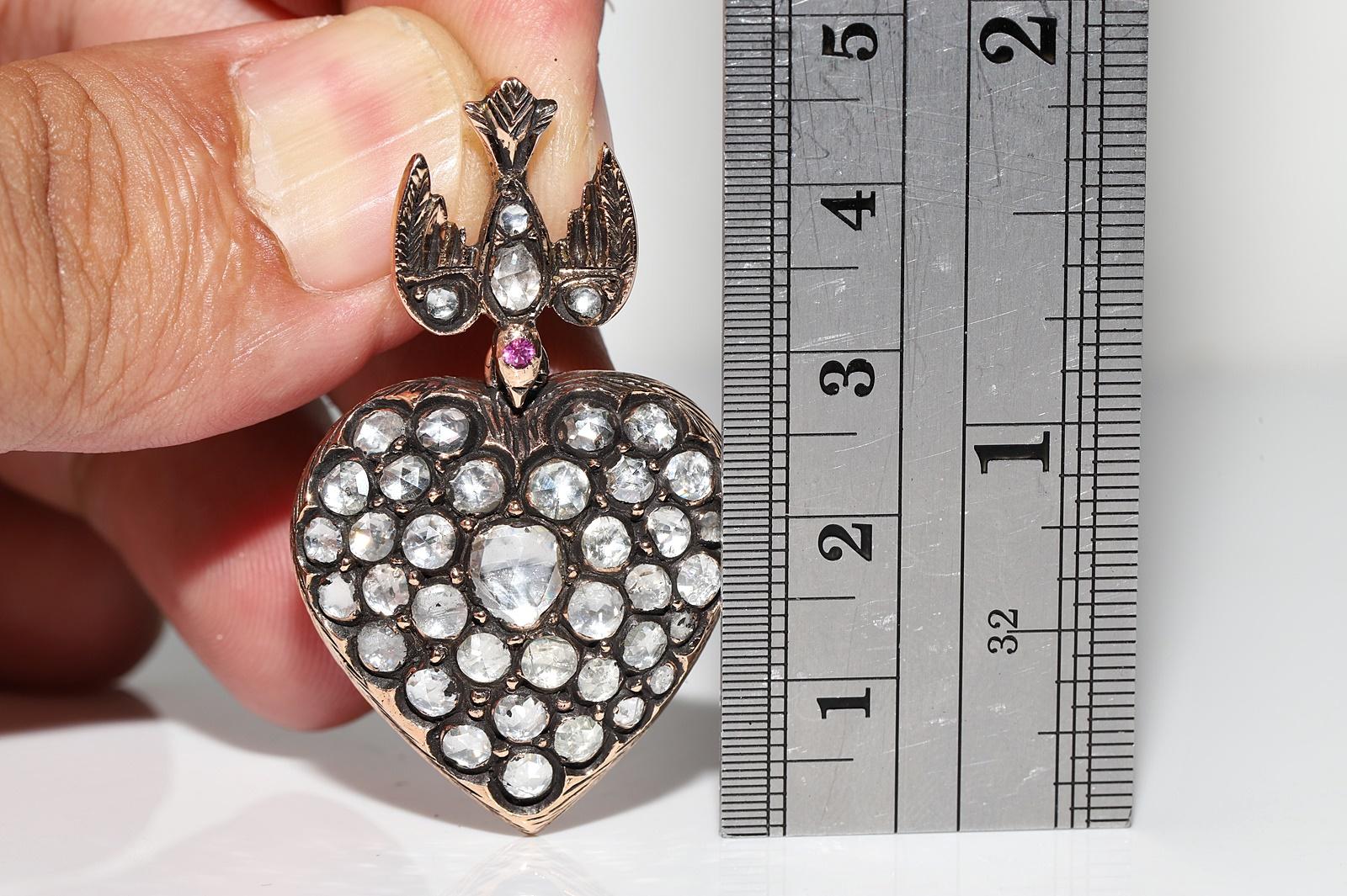 Pendentif cœur oiseau ancien des années 1900 en or 9 carats avec diamants naturels taille rose en vente 2