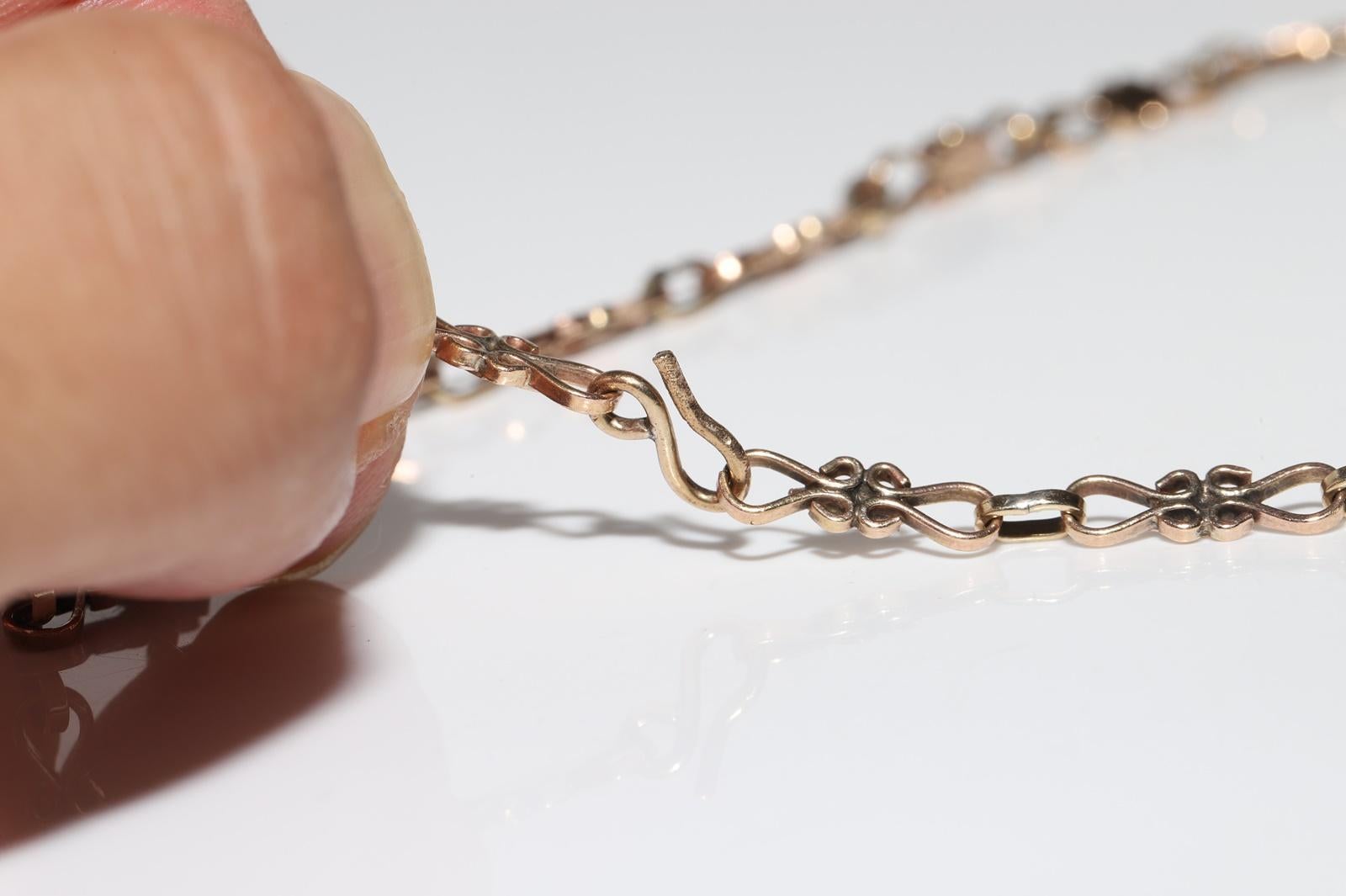 Collier pendentif ancien des années 1900 en or 9 carats décoré de diamants naturels taille rose en vente 10