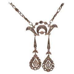 Collana con ciondolo decorato con diamanti naturali taglio rosa in oro 9k, antica CIRCA 1900