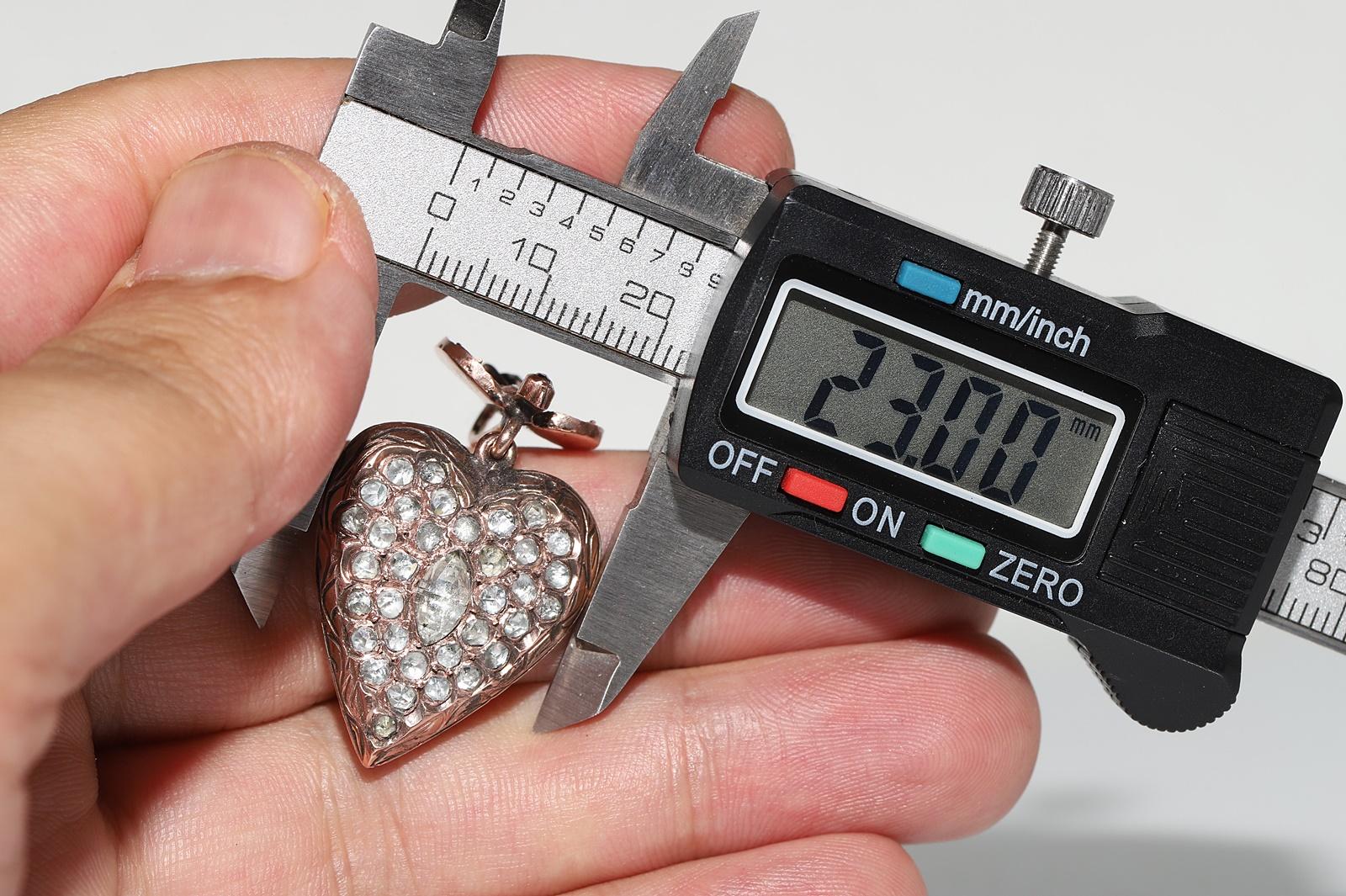 Collier pendentif cœur ancien des années 1900 en or 9 carats avec diamants naturels taille rose en vente 4