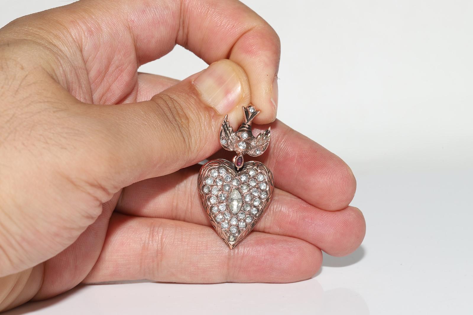 Antique Circa 1900s 9k Gold Natural Rose Cut Diamond Heart Pendant Necklace For Sale 4