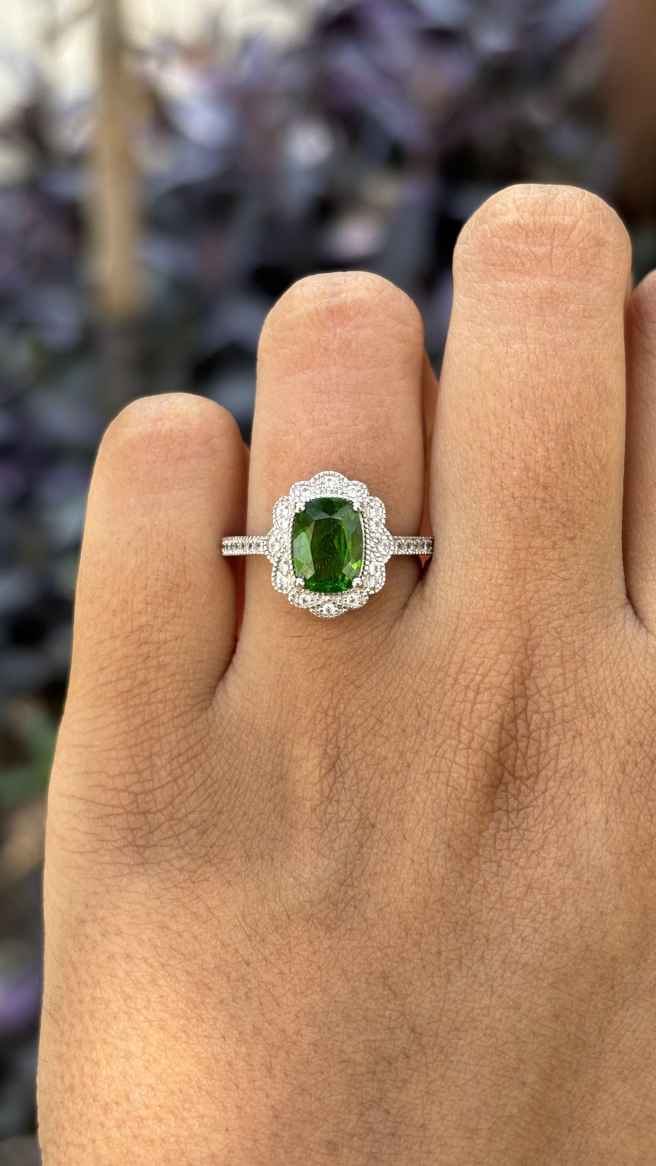 Antique circa 1900s Diopside & CZ Ring in Silver In Good Condition For Sale In Bangkok, TH