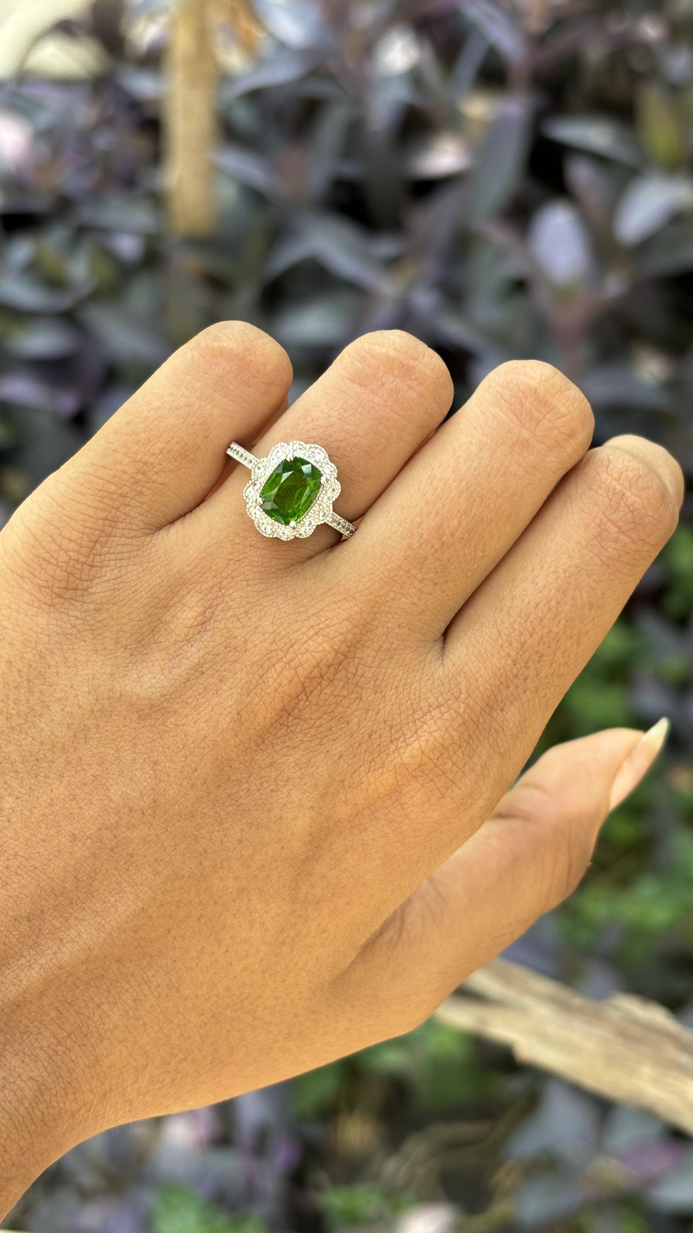 Antique circa 1900s Diopside & CZ Ring in Silver For Sale 5