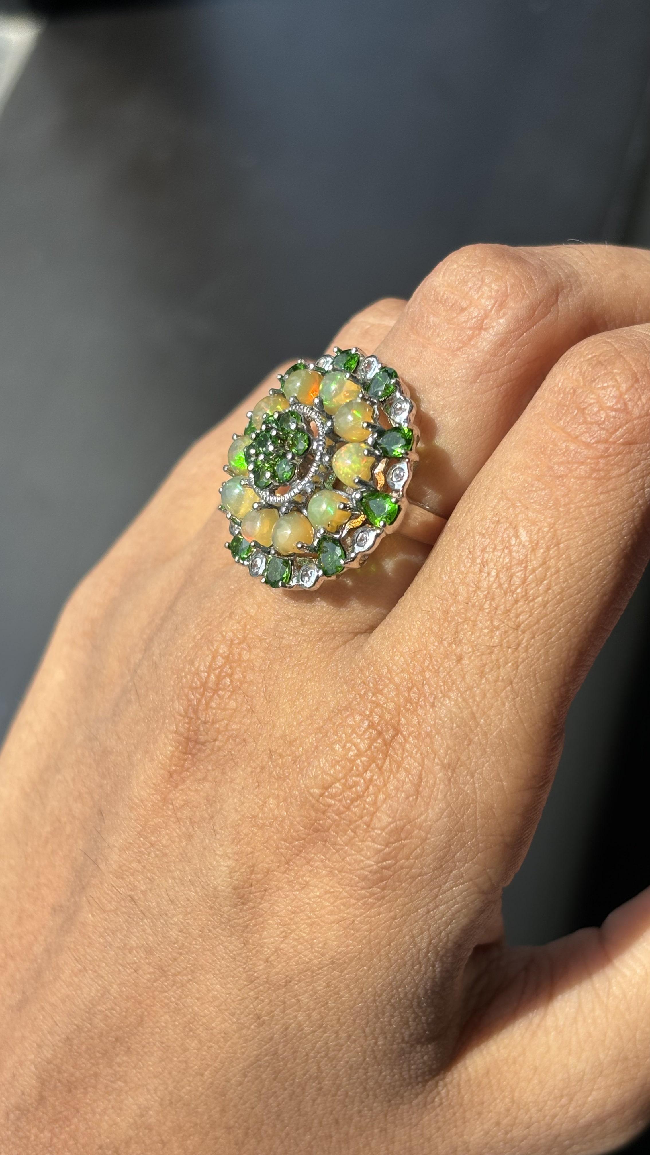 Antique circa 1900s Diopside, Opal & White Topaz Fancy Cocktail Ring in Silver Bon état - En vente à Bangkok, TH