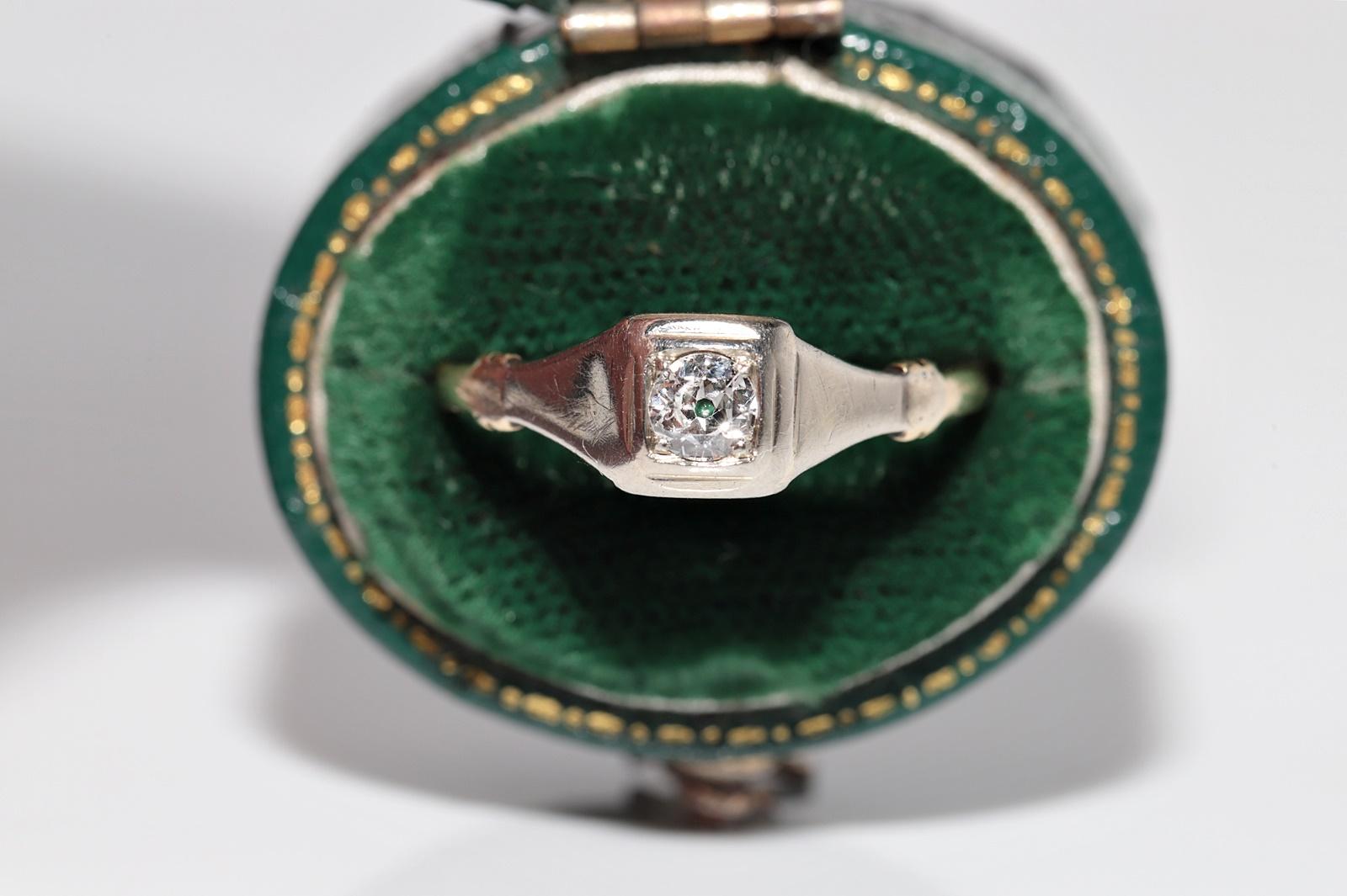 In sehr gutem Zustand.
Das Gesamtgewicht beträgt 2.3 Gramm.
Insgesamt ist Diamant 0,20 ct.
Der Diamant ist G Farbe und vs1 Klarheit.
Ringgröße ist US 8.25 
Wir können jede Größe herstellen.
Die Schachtel ist nicht enthalten.
Bitte kontaktieren Sie