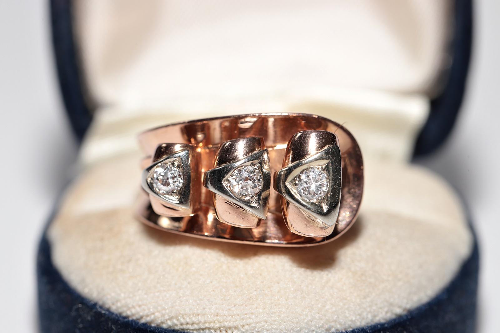 In sehr gutem Zustand.
Das Gesamtgewicht beträgt 10,5 Gramm.
Insgesamt ist Diamant 0,40 ct.
Der Diamant hat die Farbe G-H und die Reinheit Vs.
Ringgröße ist US 7
Wir können jede Größe herstellen.
Bitte kontaktieren Sie uns bei Fragen.