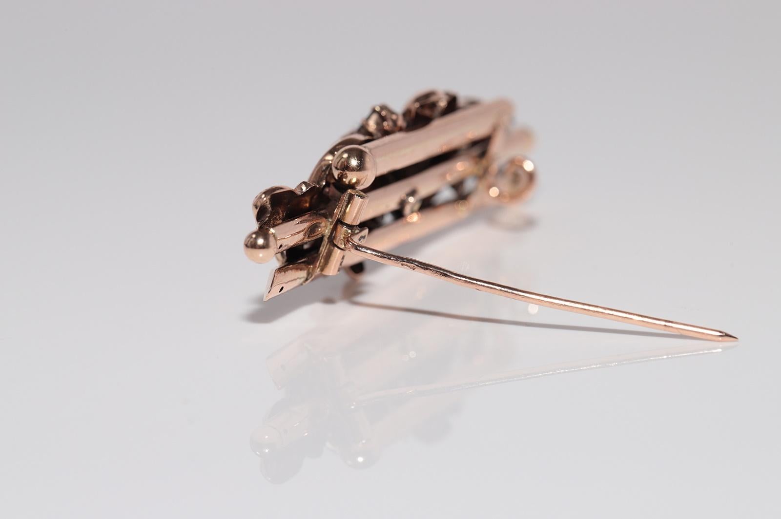 Antique Circa 1900s Handcrafted 14k Gold Natural Rose Cut Diamond Brooch For Sale 6