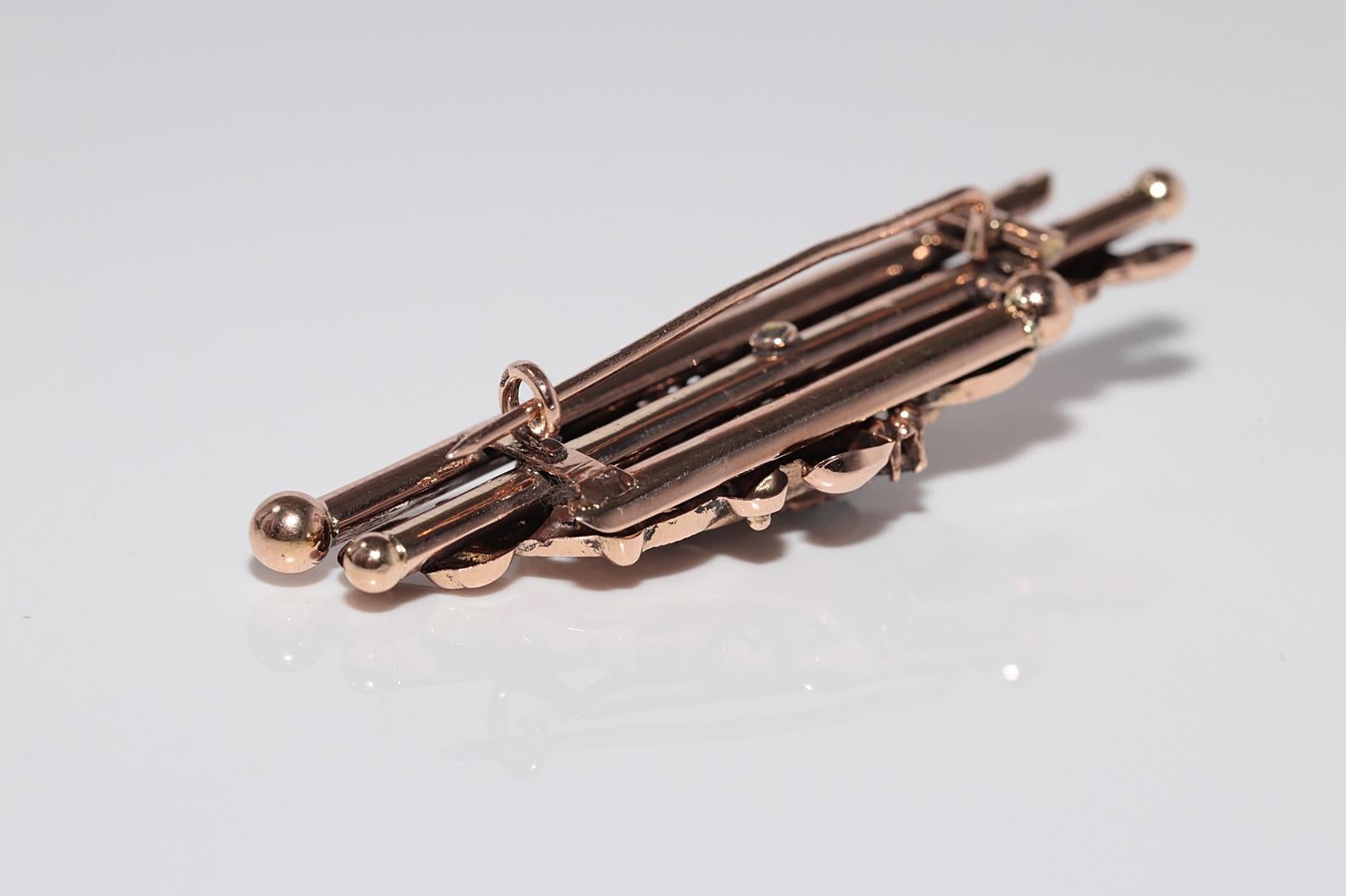 Antique Circa 1900s Handcrafted 14k Gold Natural Rose Cut Diamond Brooch For Sale 8