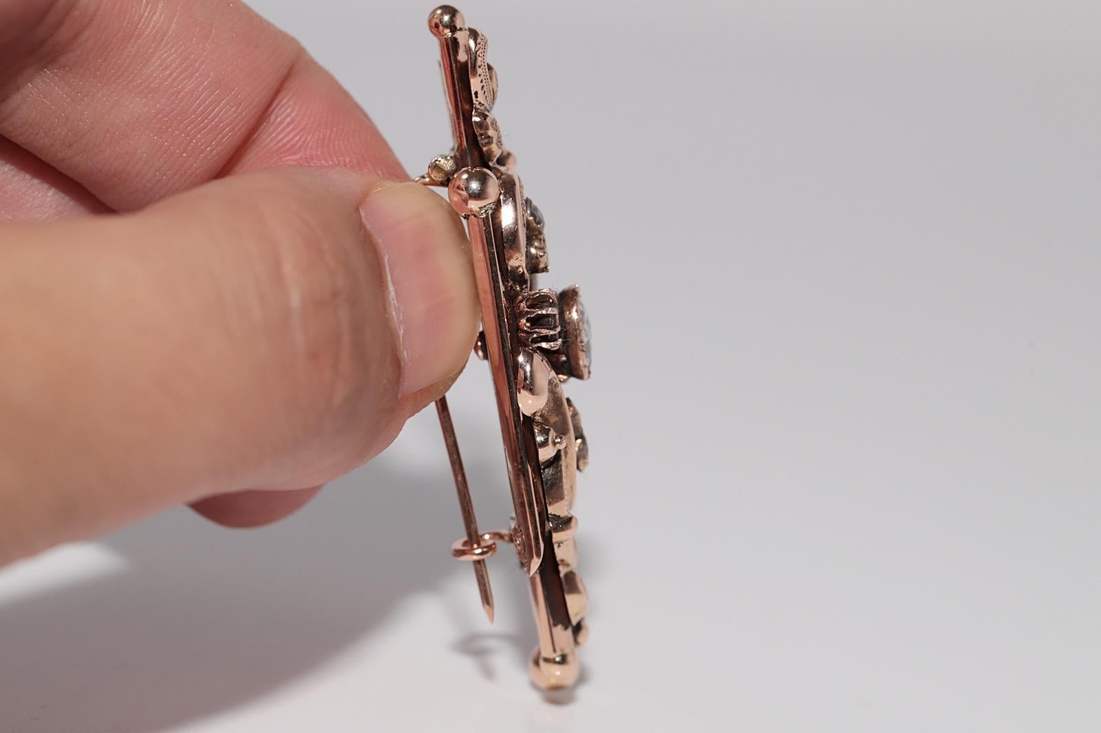 Antique Circa 1900s Handcrafted 14k Gold Natural Rose Cut Diamond Brooch For Sale 14