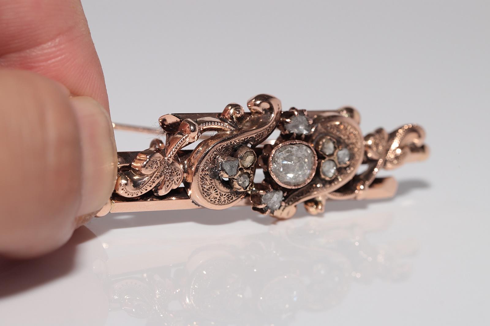 Antique Circa 1900s Handcrafted 14k Gold Natural Rose Cut Diamond Brooch For Sale 3