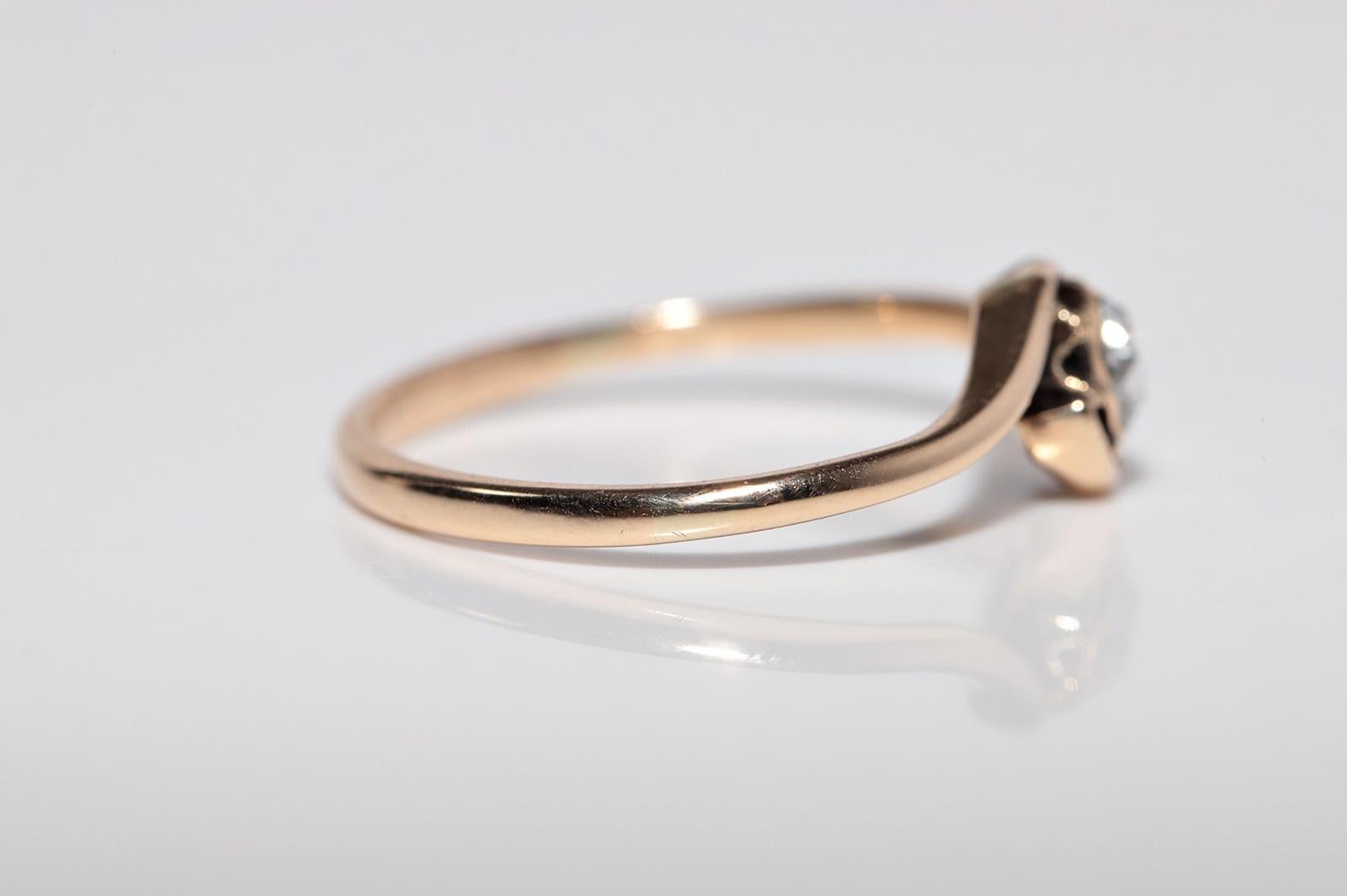 Bague solitaire ancienne datant des années 1900, fabriquée à la main en or 14 carats avec diamants naturels taille rose en vente 4