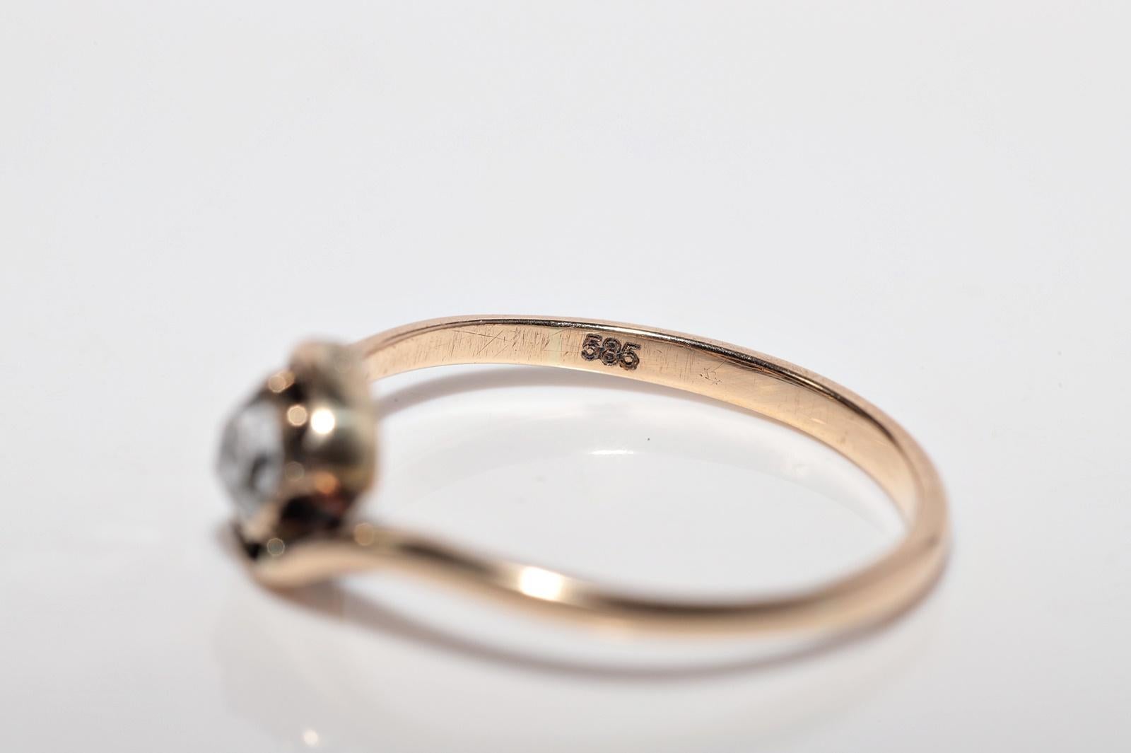 Bague solitaire ancienne datant des années 1900, fabriquée à la main en or 14 carats avec diamants naturels taille rose en vente 8