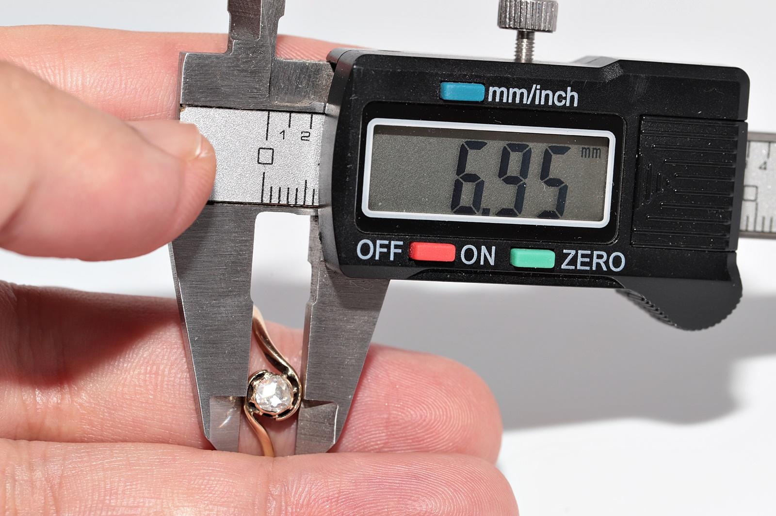 Antiker, handgefertigter Solitär-Ring aus 14 Karat Gold mit natürlichem Diamanten im Rosenschliff, um 1900 im Angebot 11