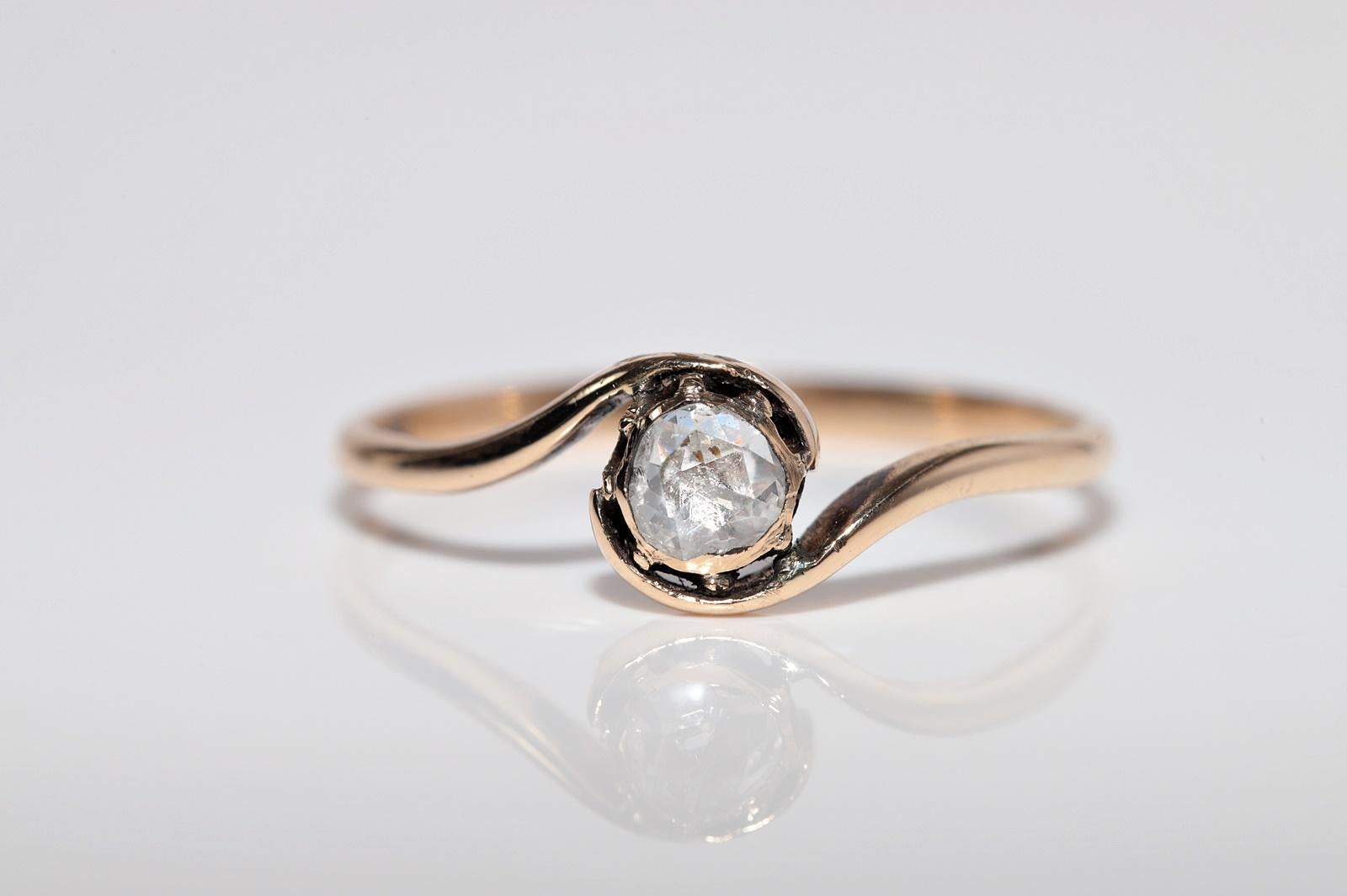 Bague solitaire ancienne datant des années 1900, fabriquée à la main en or 14 carats avec diamants naturels taille rose en vente 2